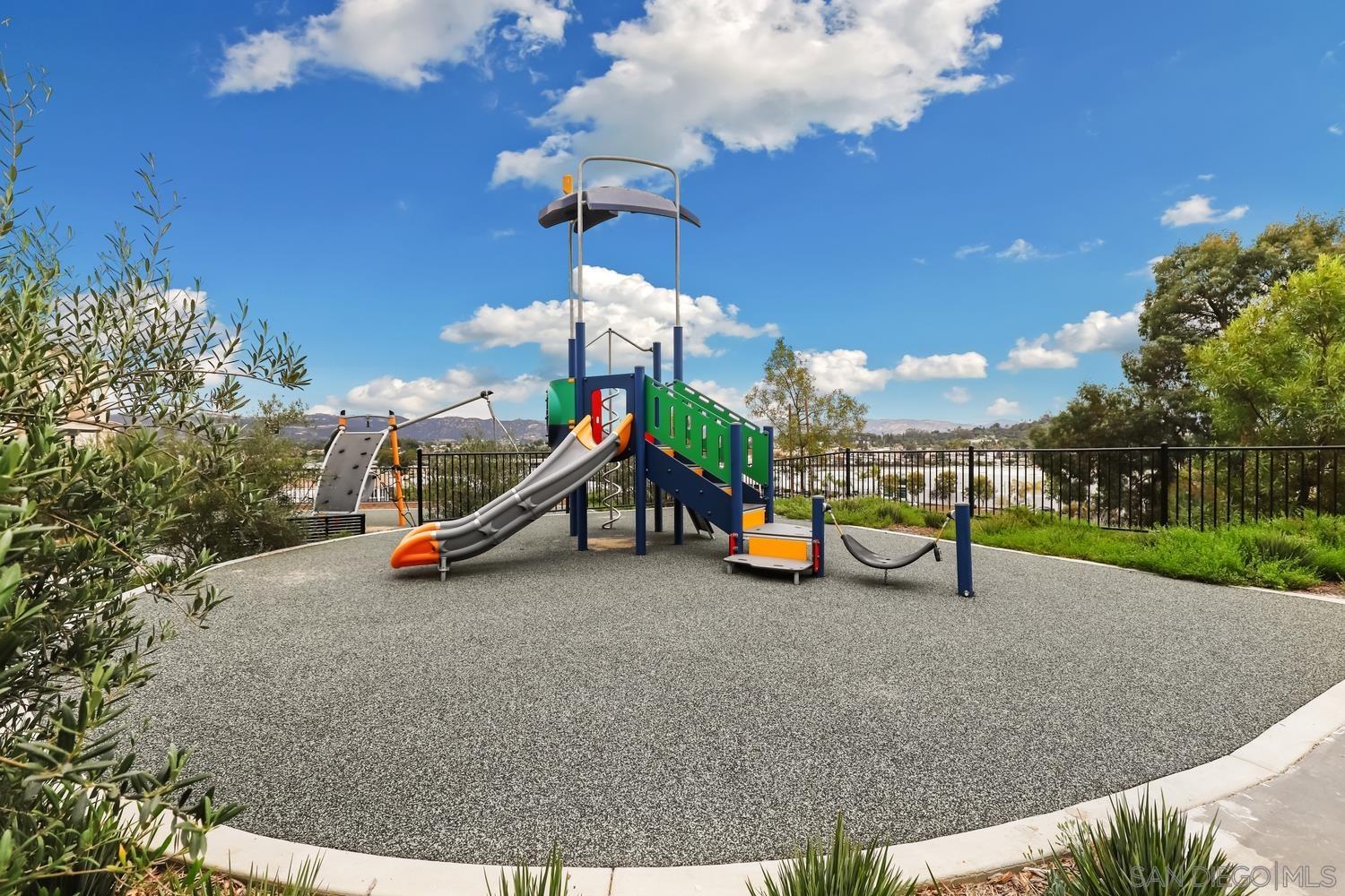 Detail Gallery Image 23 of 23 For 1227  Sunrise Vw  #105,  San Marcos,  CA 92078 - 3 Beds | 3 Baths