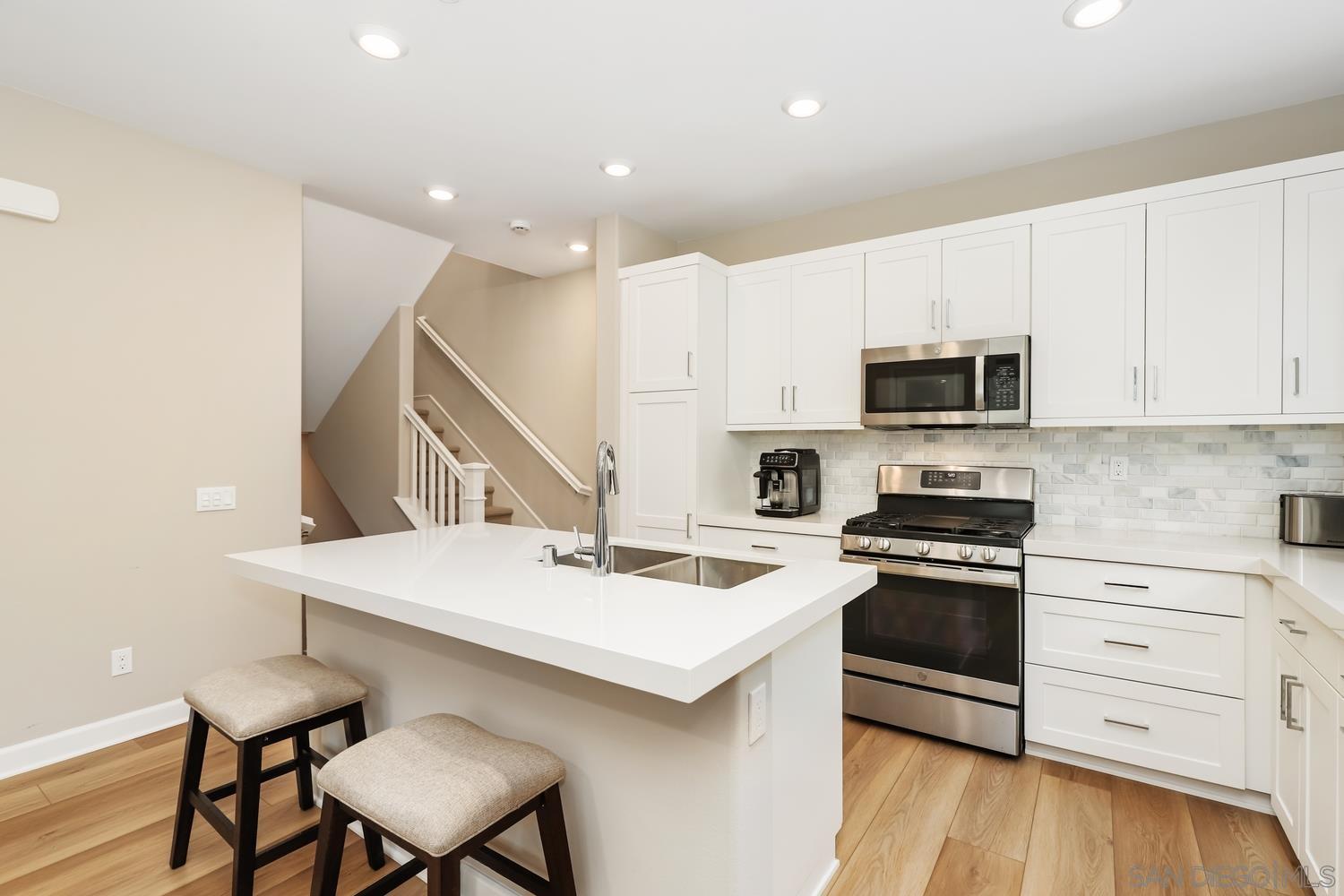 Detail Gallery Image 4 of 23 For 1227  Sunrise Vw  #105,  San Marcos,  CA 92078 - 3 Beds | 3 Baths