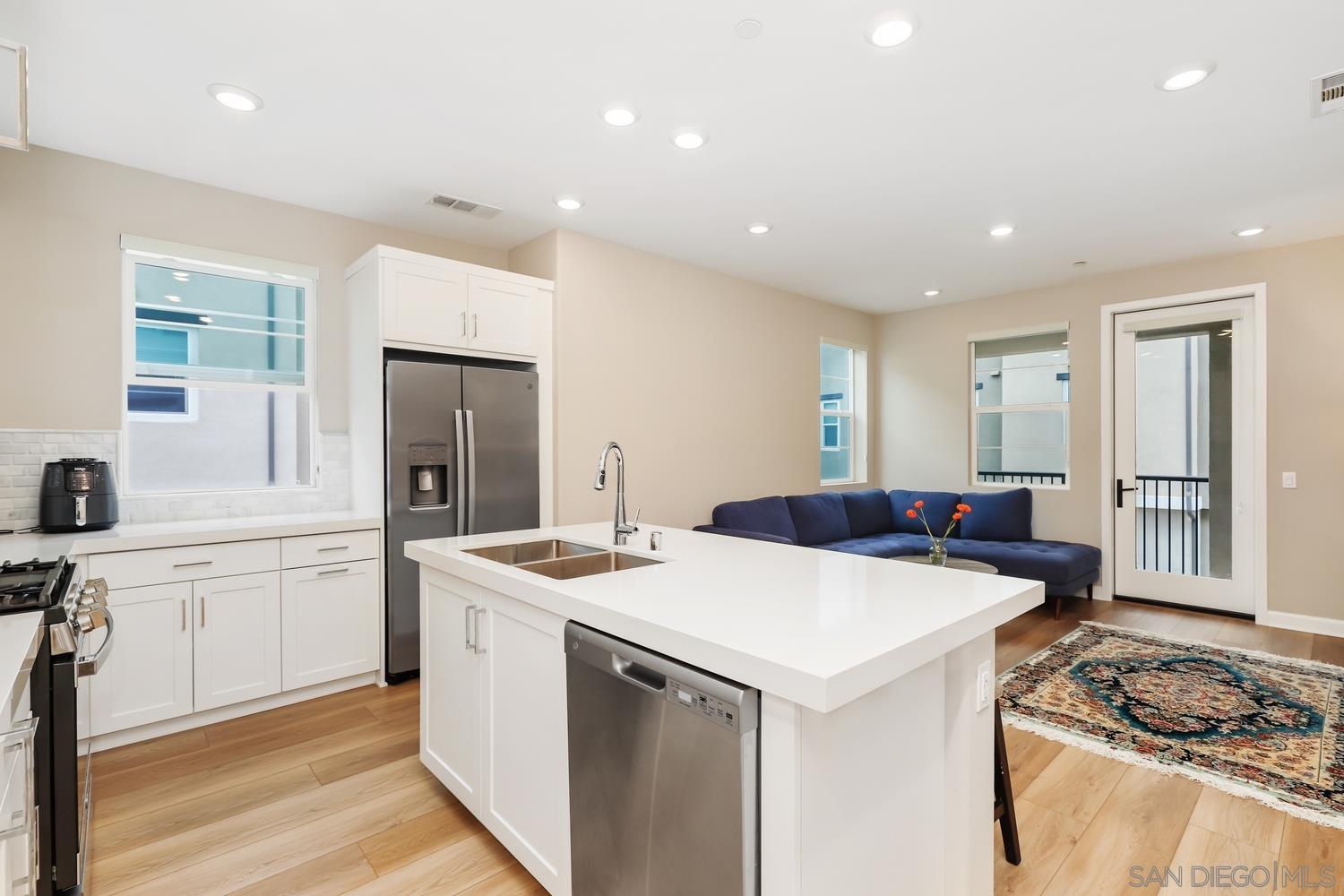 Detail Gallery Image 5 of 23 For 1227  Sunrise Vw  #105,  San Marcos,  CA 92078 - 3 Beds | 3 Baths