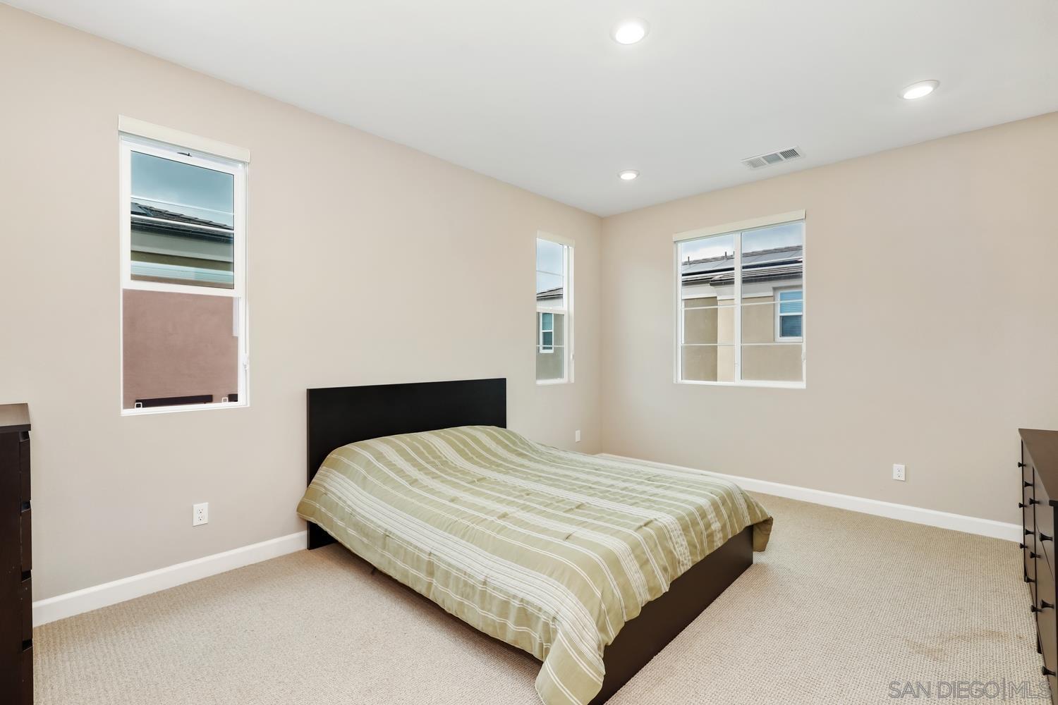 Detail Gallery Image 6 of 23 For 1227  Sunrise Vw  #105,  San Marcos,  CA 92078 - 3 Beds | 3 Baths