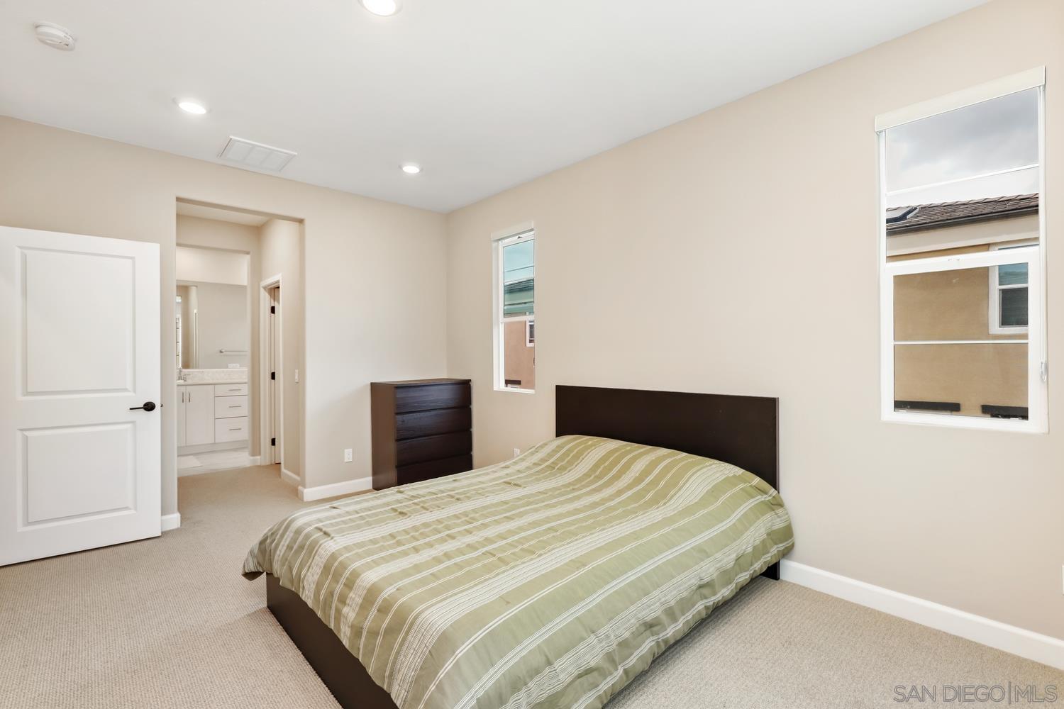 Detail Gallery Image 8 of 23 For 1227  Sunrise Vw  #105,  San Marcos,  CA 92078 - 3 Beds | 3 Baths