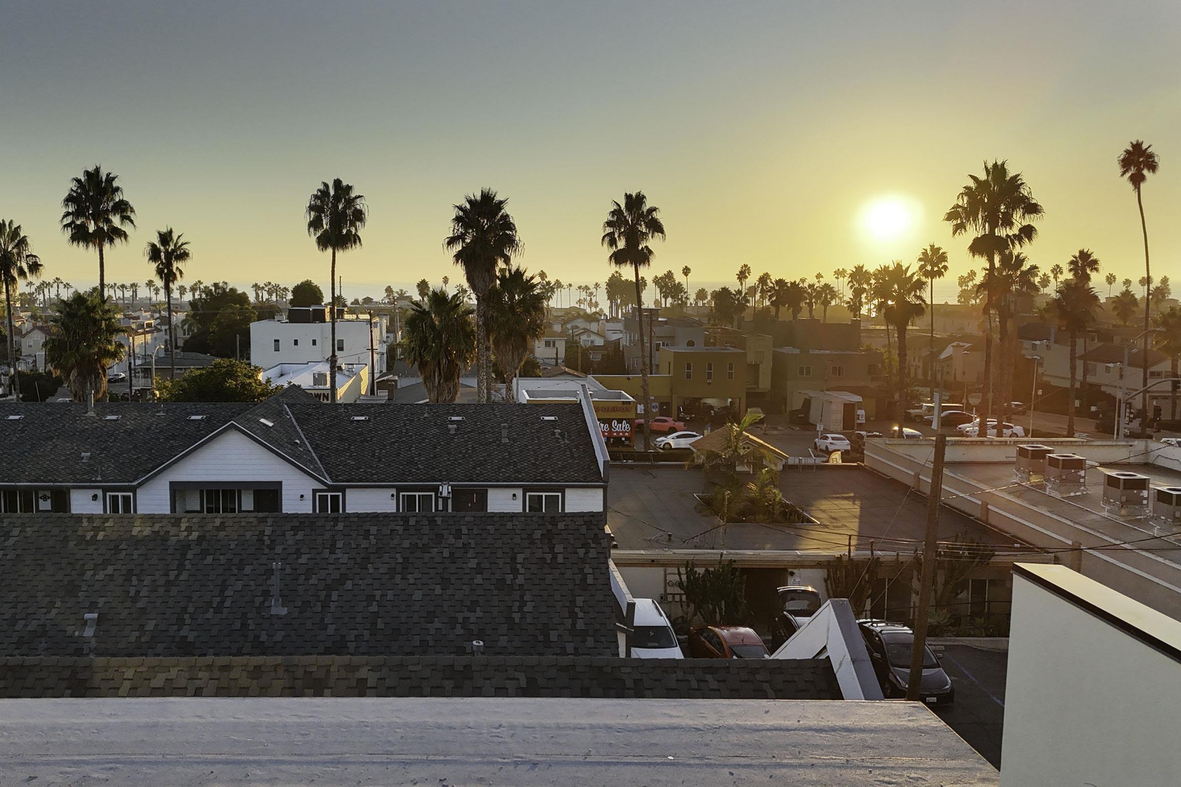 Detail Gallery Image 6 of 14 For 505 N Freeman St.  #202,  Oceanside,  CA 92054 - 3 Beds | 3/1 Baths