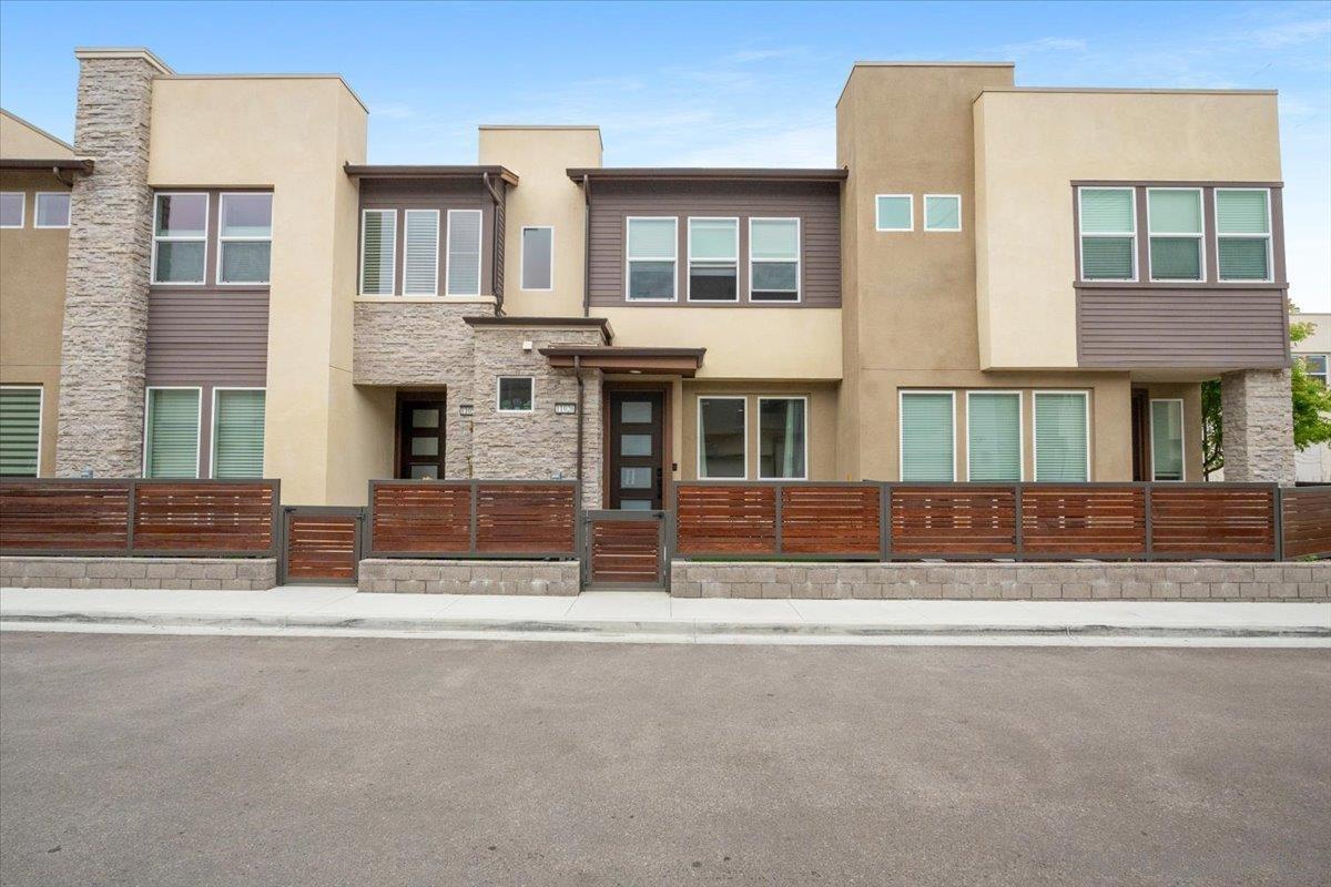 Detail Gallery Image 4 of 32 For 11026  Eka Way, San Diego,  CA 92126 - 3 Beds | 2/1 Baths