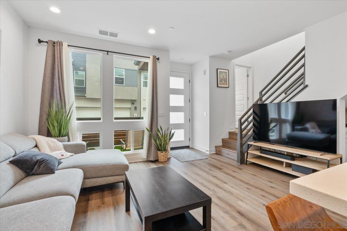 Detail Gallery Image 10 of 32 For 11026  Eka Way, San Diego,  CA 92126 - 3 Beds | 2/1 Baths