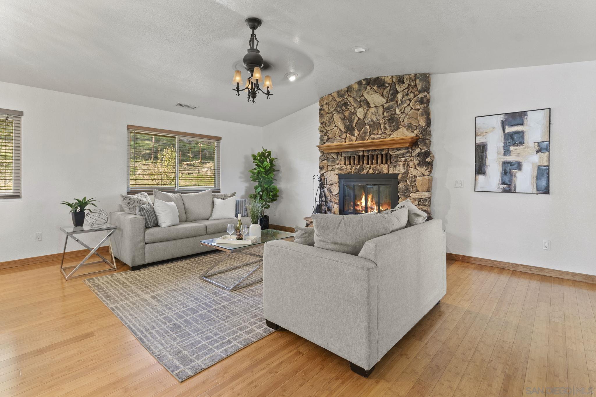 Detail Gallery Image 6 of 53 For 1287  Hanson Way, Ramona,  CA 92065 - 4 Beds | 2 Baths