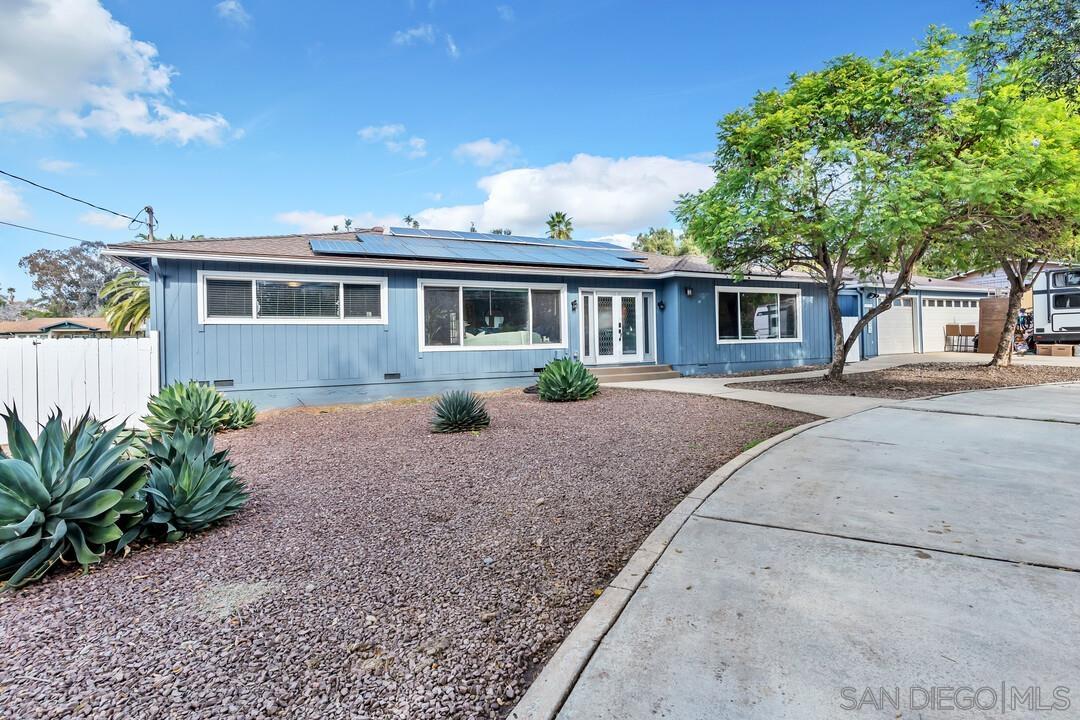 Detail Gallery Image 3 of 46 For 1772  Garrison Way, El Cajon,  CA 92019 - 5 Beds | 2/1 Baths