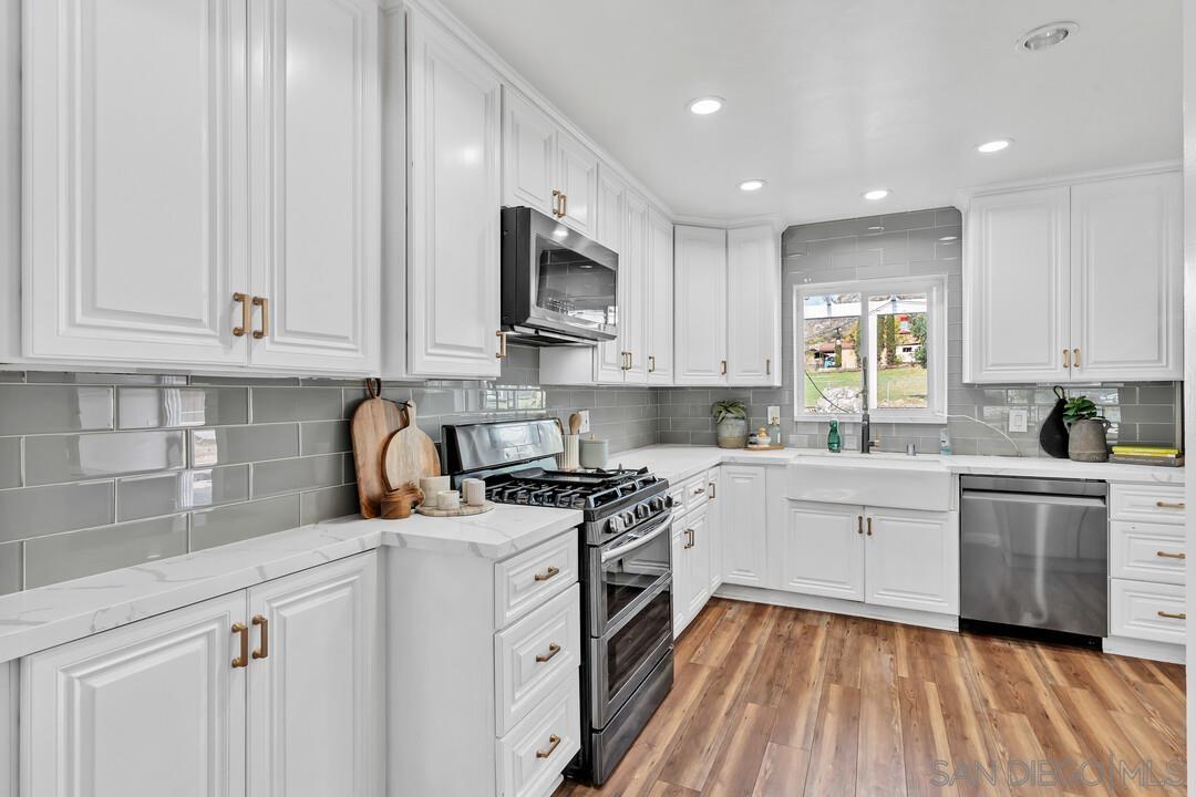 Detail Gallery Image 8 of 46 For 1772  Garrison Way, El Cajon,  CA 92019 - 5 Beds | 2/1 Baths