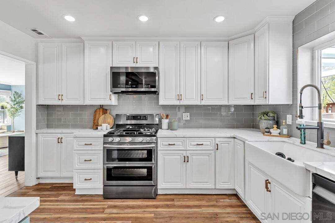 Detail Gallery Image 10 of 46 For 1772  Garrison Way, El Cajon,  CA 92019 - 5 Beds | 2/1 Baths