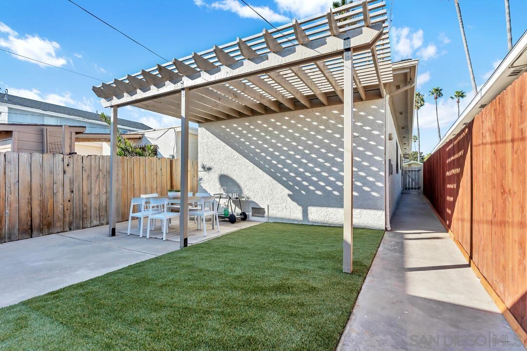 Detail Gallery Image 29 of 42 For 2275  Emerald St, San Diego,  CA 92109 - 2 Beds | 2 Baths