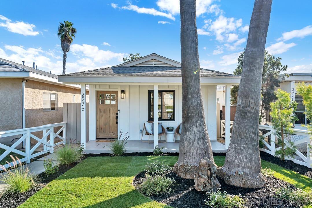 Detail Gallery Image 4 of 42 For 2275  Emerald St, San Diego,  CA 92109 - 2 Beds | 2 Baths