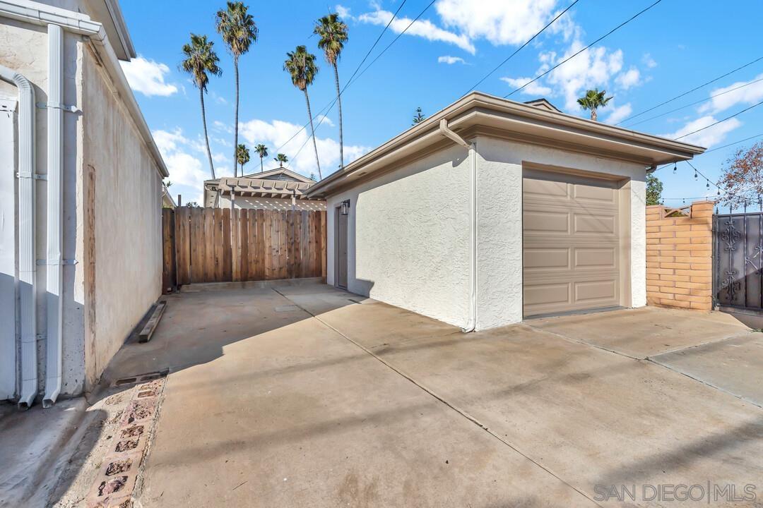 Detail Gallery Image 33 of 42 For 2275  Emerald St, San Diego,  CA 92109 - 2 Beds | 2 Baths