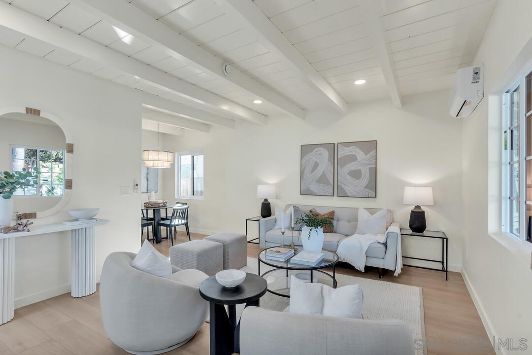 Detail Gallery Image 7 of 42 For 2275  Emerald St, San Diego,  CA 92109 - 2 Beds | 2 Baths