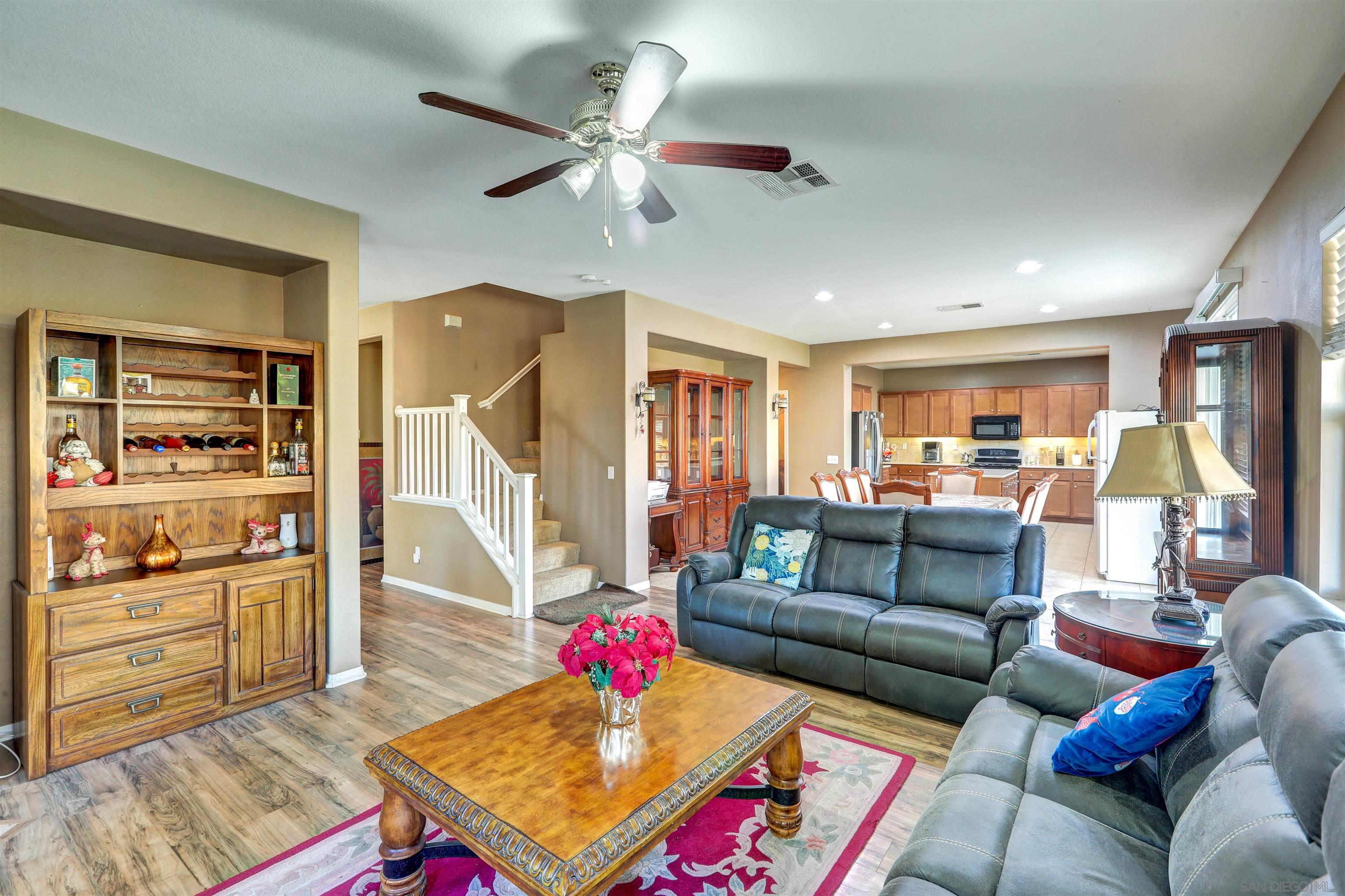 Detail Gallery Image 4 of 24 For 1071  Paintbrush Trl, Hemet,  CA 92545 - 5 Beds | 3/1 Baths