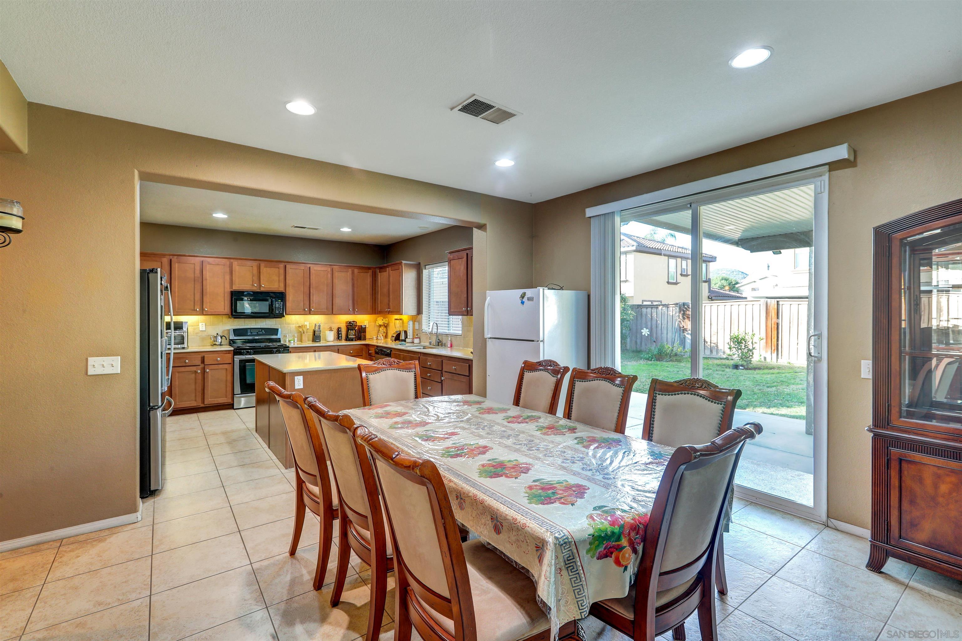 Detail Gallery Image 7 of 24 For 1071  Paintbrush Trl, Hemet,  CA 92545 - 5 Beds | 3/1 Baths