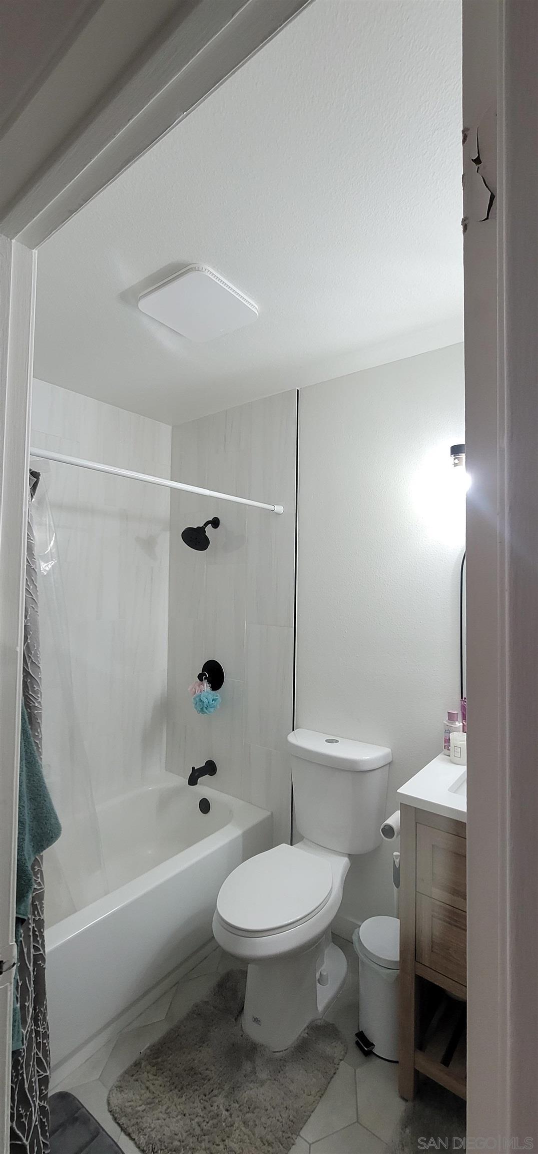 Detail Gallery Image 11 of 17 For 8490  Hydra Ln, San Diego,  CA 92126 - 3 Beds | 2 Baths