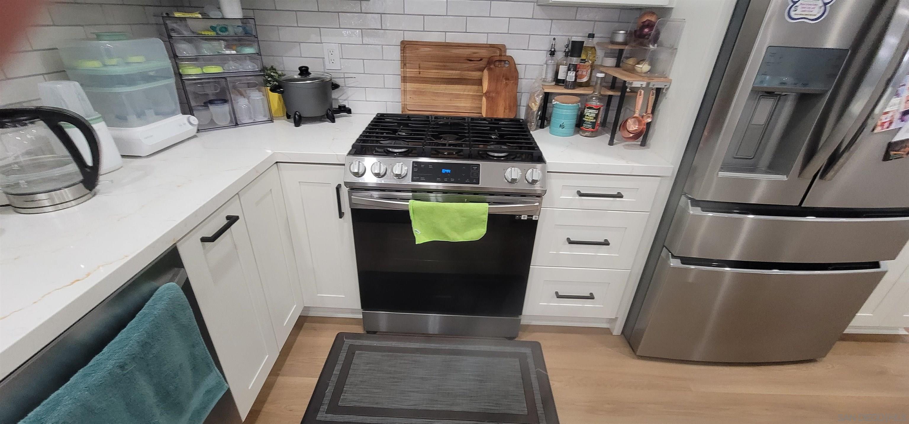 Detail Gallery Image 4 of 17 For 8490  Hydra Ln, San Diego,  CA 92126 - 3 Beds | 2 Baths