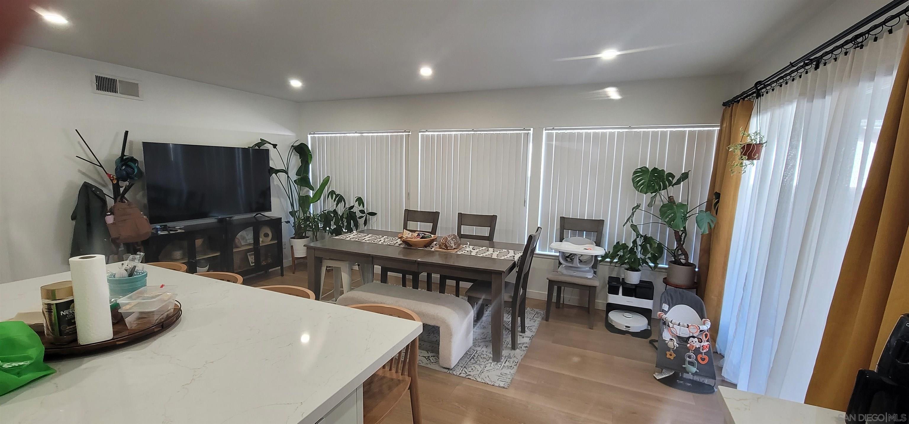 Detail Gallery Image 5 of 17 For 8490  Hydra Ln, San Diego,  CA 92126 - 3 Beds | 2 Baths