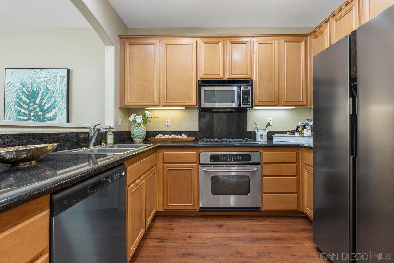 Detail Gallery Image 14 of 41 For 16913  New Rochelle Way  #83,  San Diego,  CA 92127 - 3 Beds | 2/1 Baths