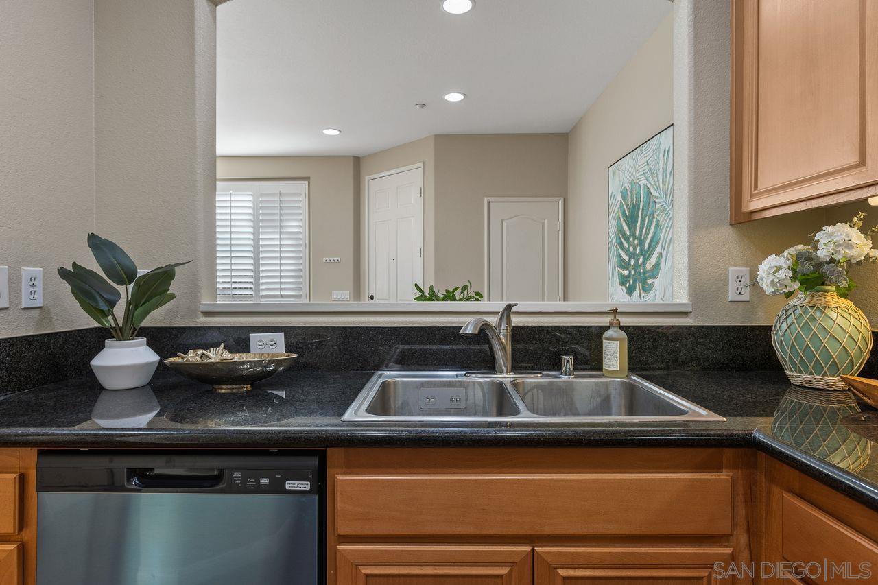 Detail Gallery Image 16 of 41 For 16913  New Rochelle Way  #83,  San Diego,  CA 92127 - 3 Beds | 2/1 Baths