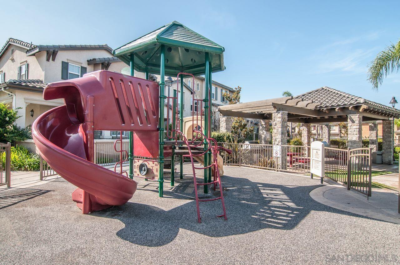 Detail Gallery Image 31 of 41 For 16913  New Rochelle Way  #83,  San Diego,  CA 92127 - 3 Beds | 2/1 Baths