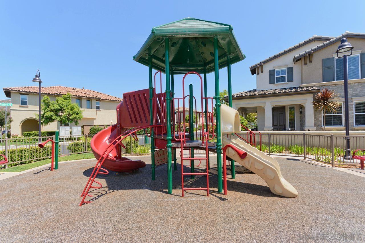 Detail Gallery Image 36 of 41 For 16913  New Rochelle Way  #83,  San Diego,  CA 92127 - 3 Beds | 2/1 Baths