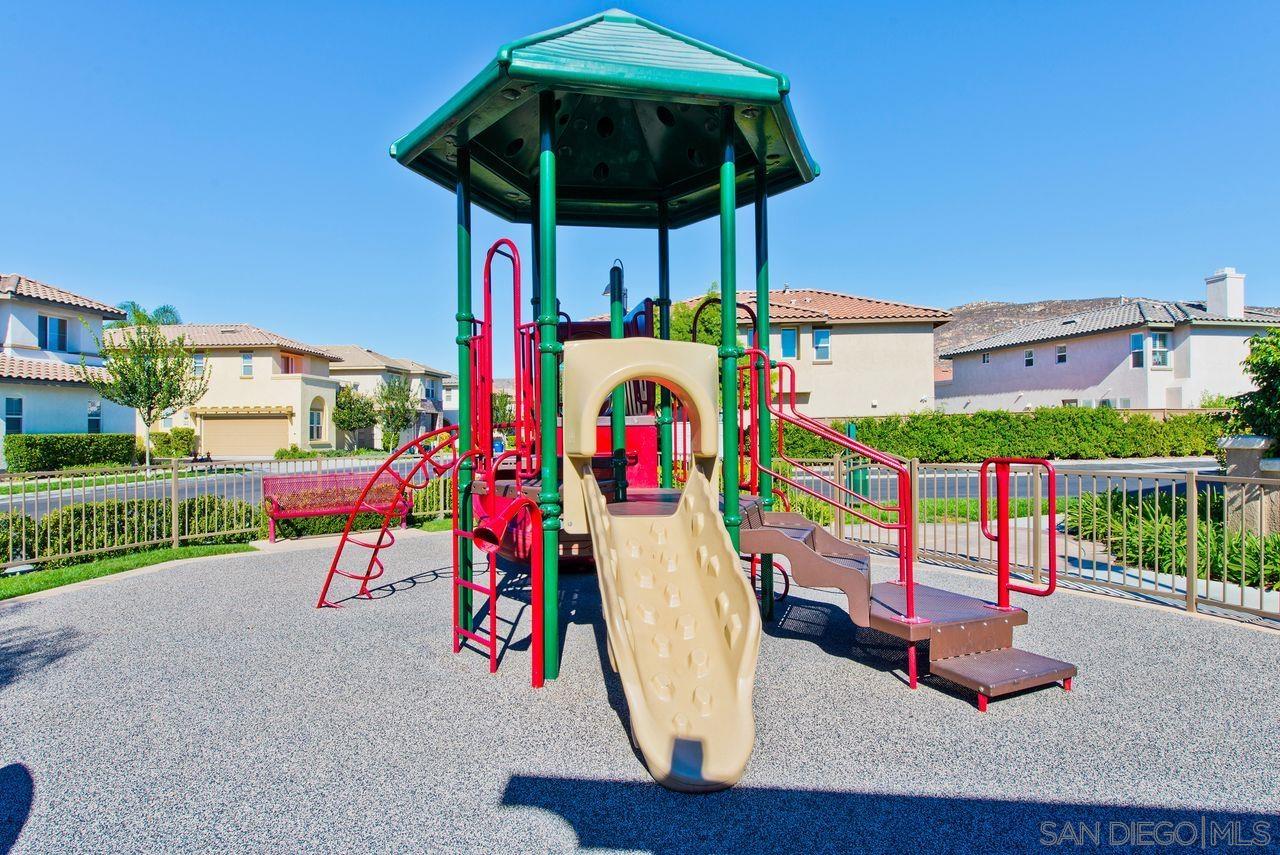 Detail Gallery Image 37 of 41 For 16913  New Rochelle Way  #83,  San Diego,  CA 92127 - 3 Beds | 2/1 Baths