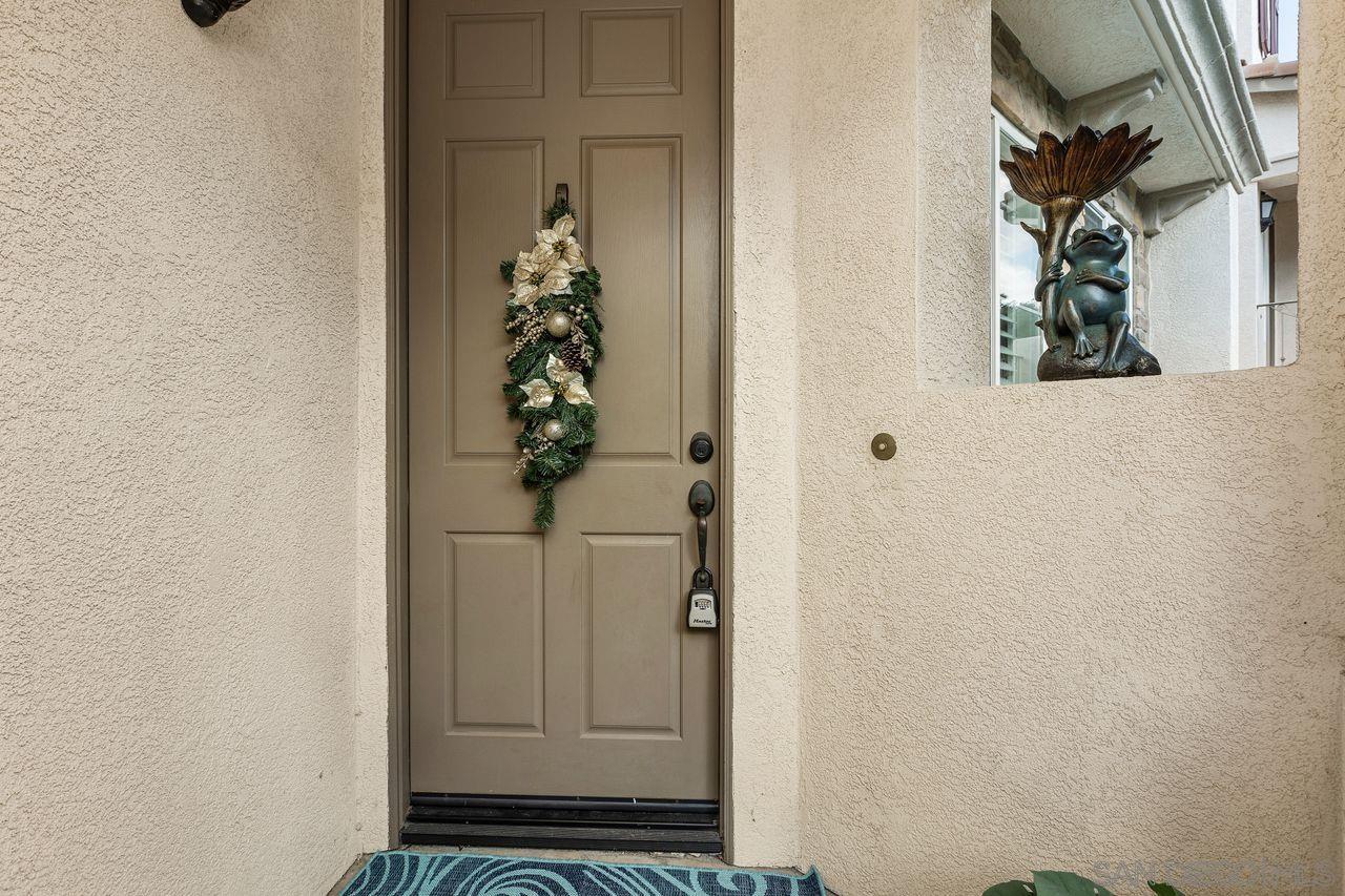 Detail Gallery Image 5 of 41 For 16913  New Rochelle Way  #83,  San Diego,  CA 92127 - 3 Beds | 2/1 Baths