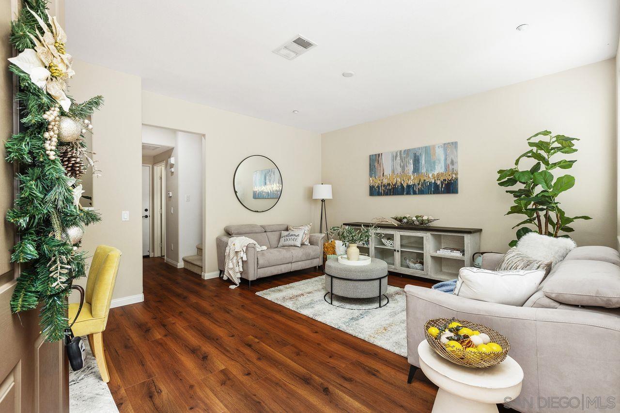 Detail Gallery Image 6 of 41 For 16913  New Rochelle Way  #83,  San Diego,  CA 92127 - 3 Beds | 2/1 Baths