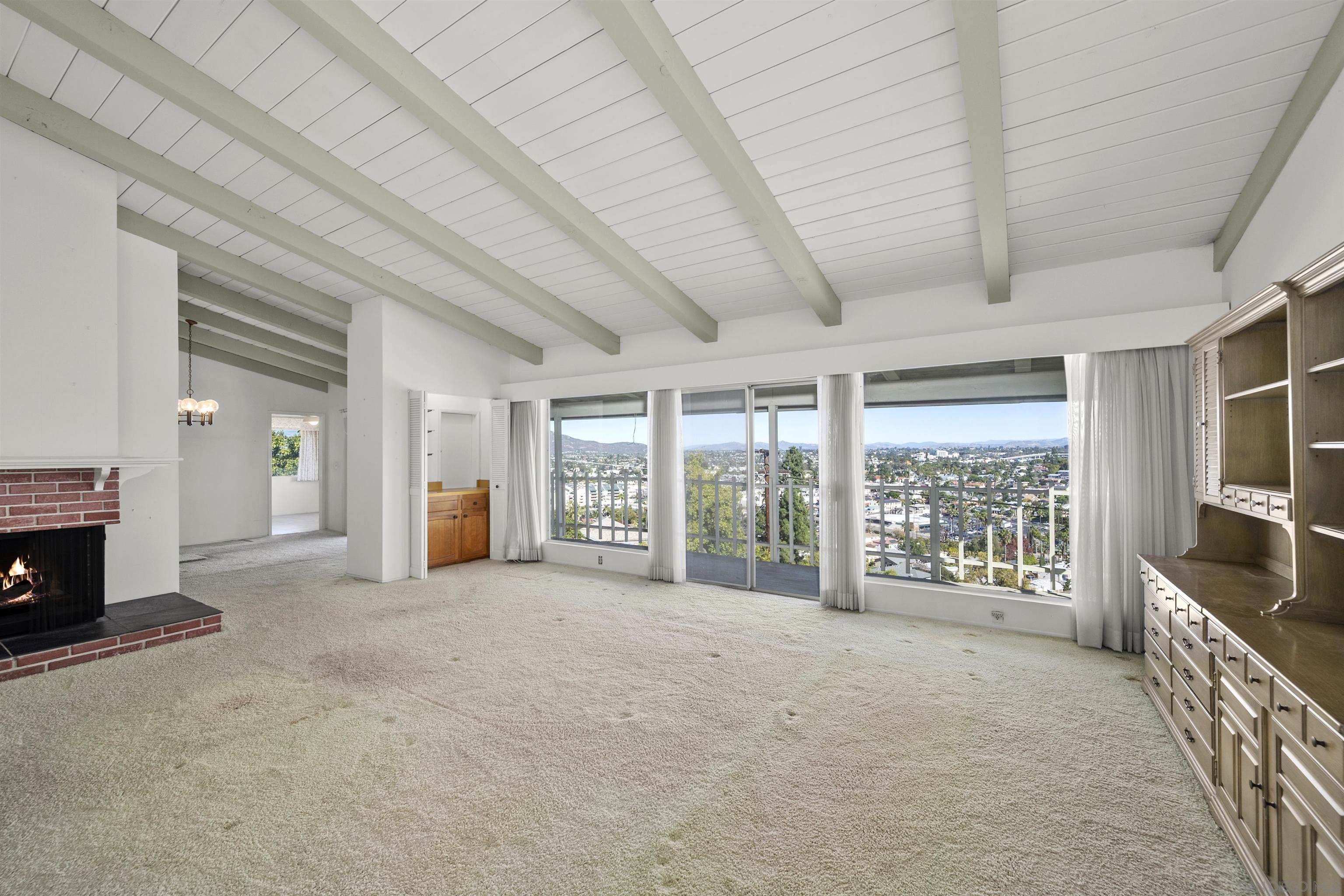 Detail Gallery Image 4 of 31 For 4417  Beverly Dr, La Mesa,  CA 91941 - 4 Beds | 2/1 Baths