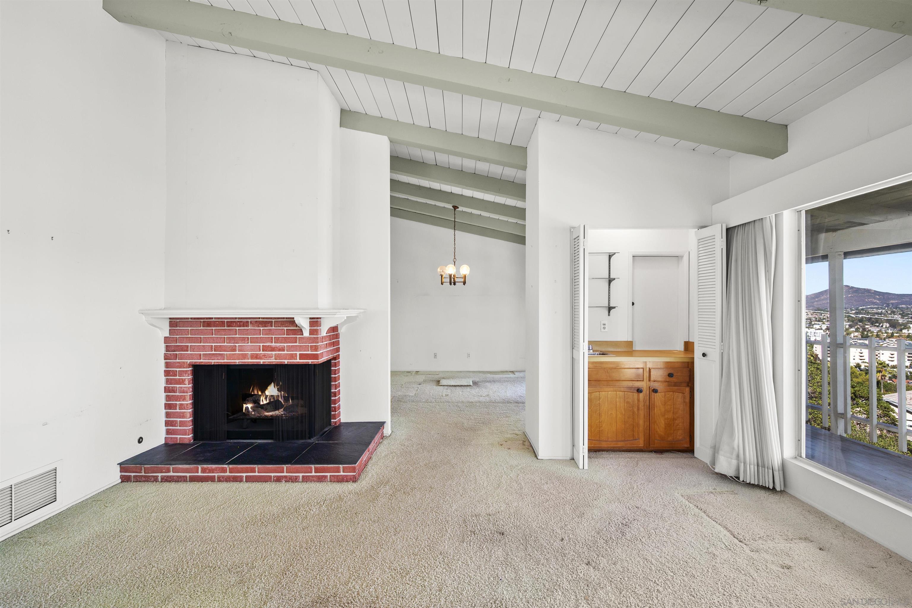 Detail Gallery Image 6 of 31 For 4417  Beverly Dr, La Mesa,  CA 91941 - 4 Beds | 2/1 Baths