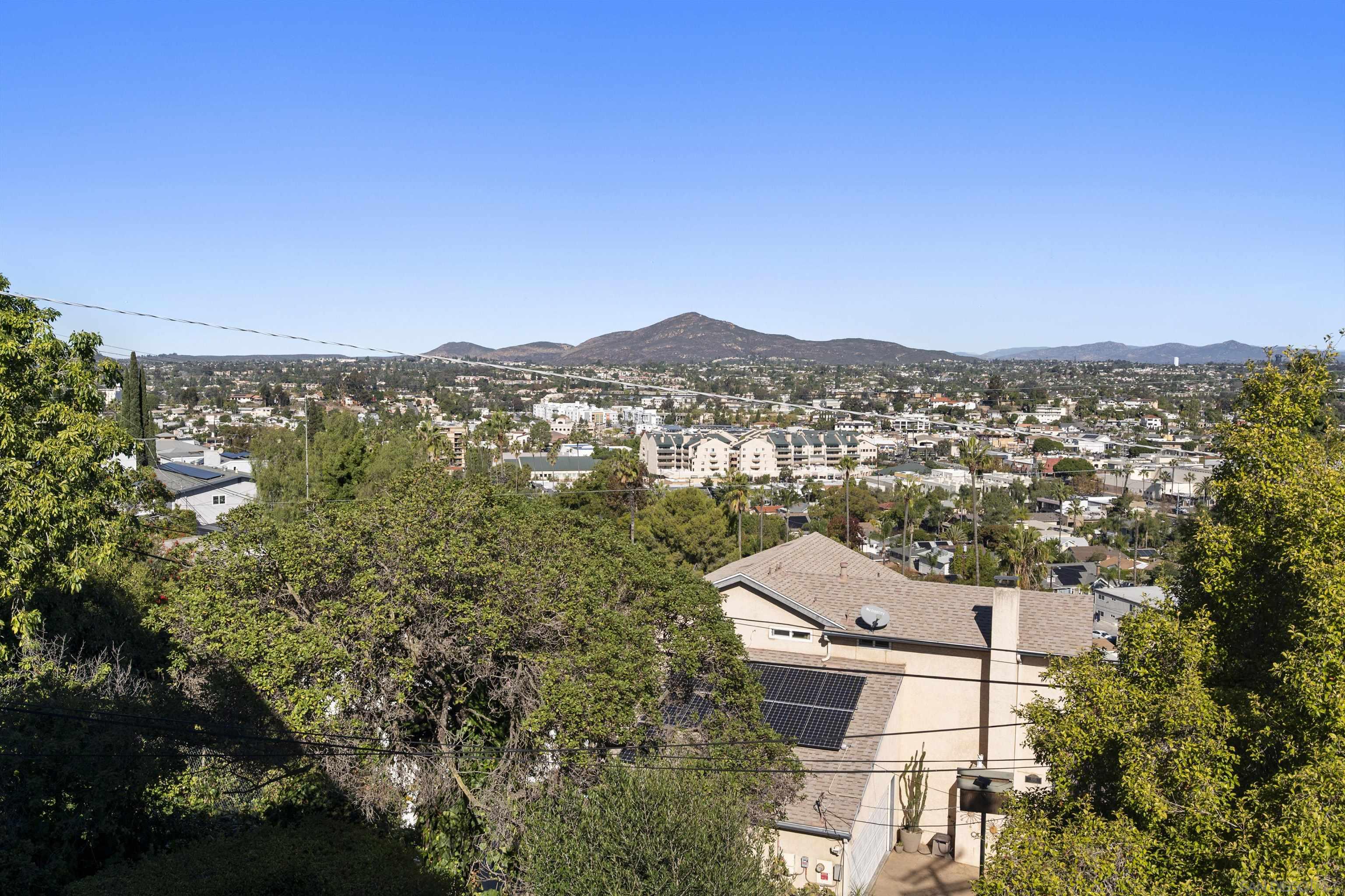 Detail Gallery Image 9 of 31 For 4417  Beverly Dr, La Mesa,  CA 91941 - 4 Beds | 2/1 Baths