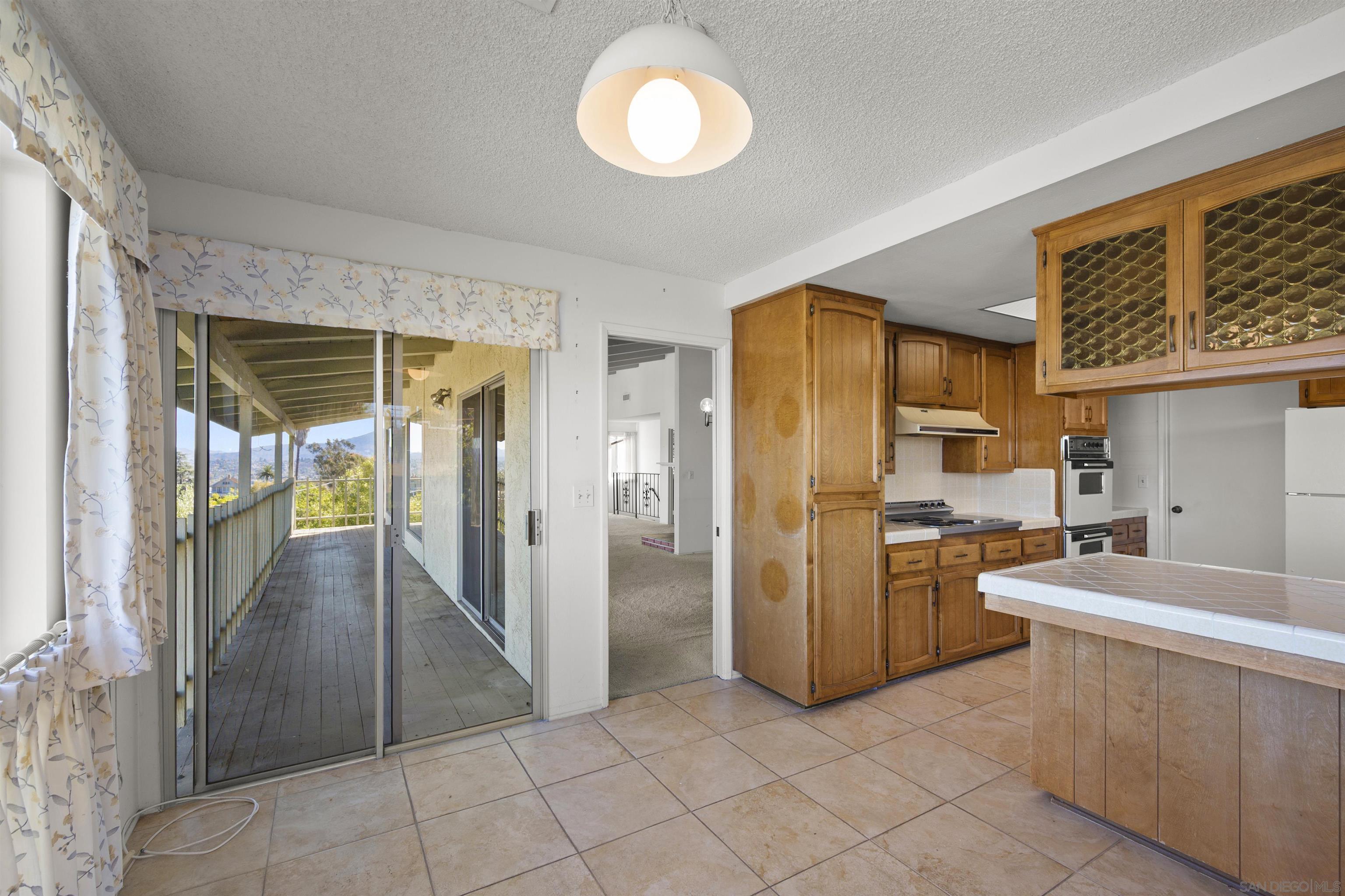 Detail Gallery Image 10 of 31 For 4417  Beverly Dr, La Mesa,  CA 91941 - 4 Beds | 2/1 Baths