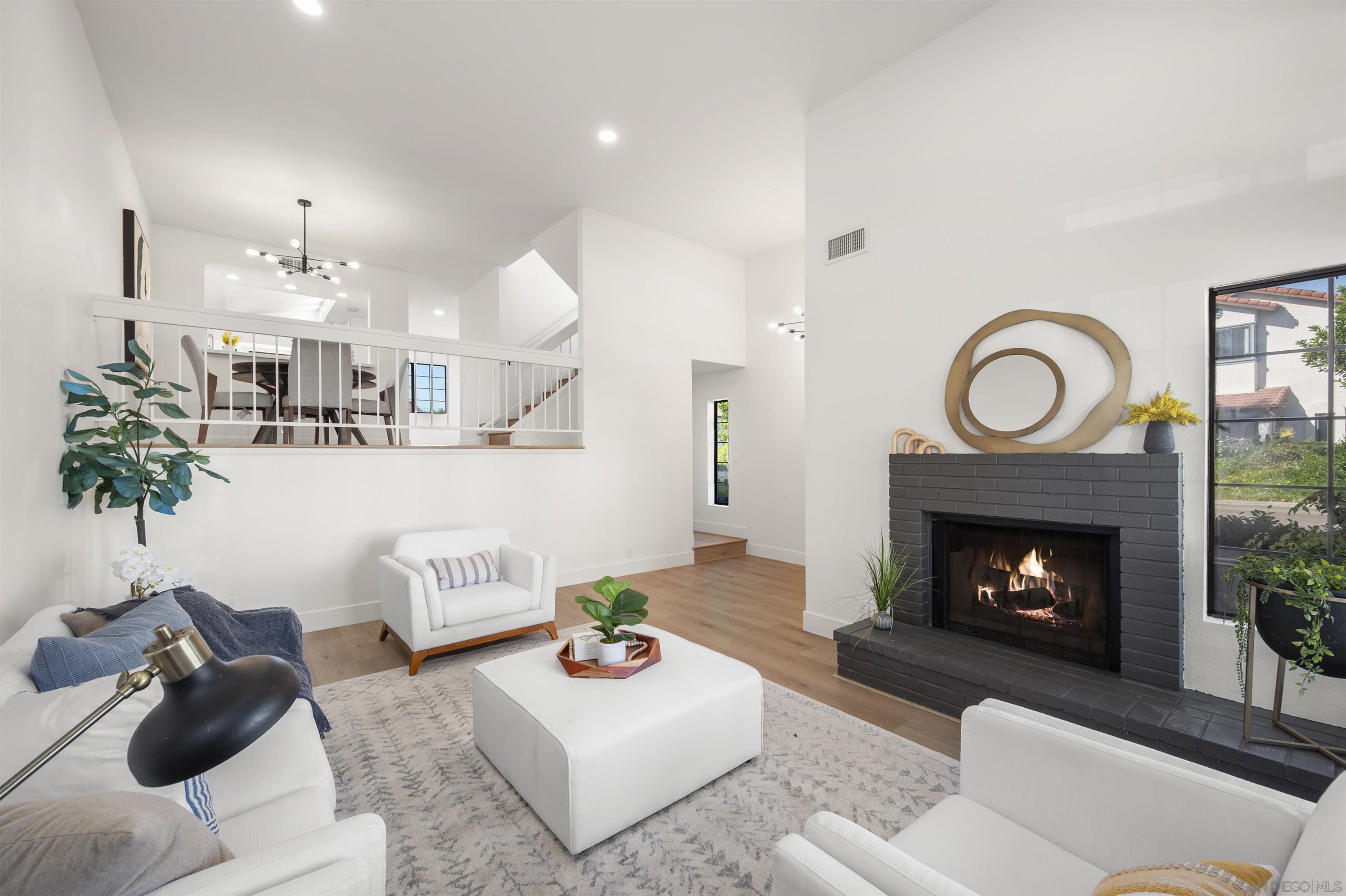 Detail Gallery Image 2 of 36 For 3631  Mission Mesa Way, San Diego,  CA 92120 - 3 Beds | 2/1 Baths