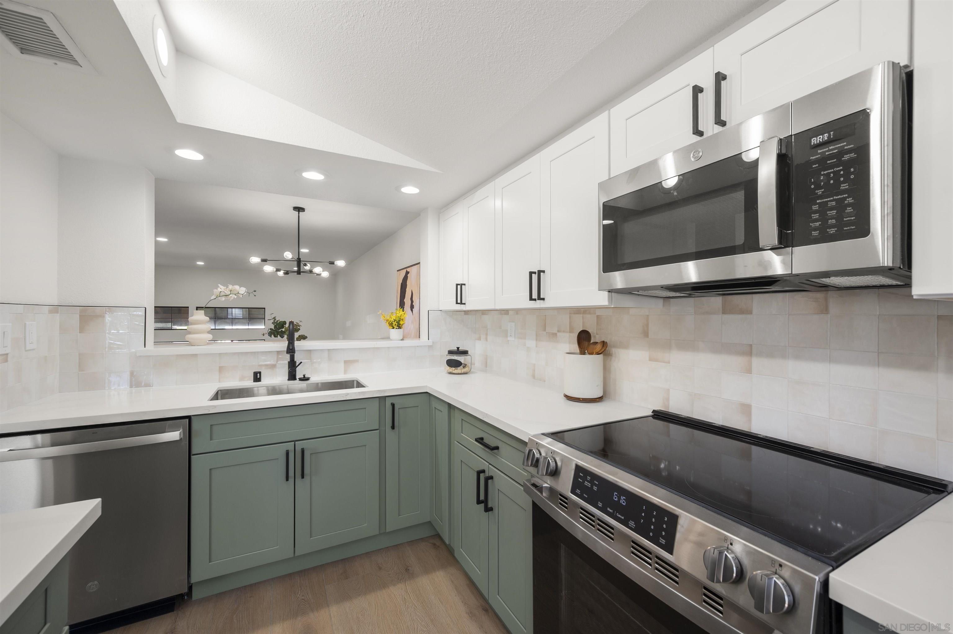 Detail Gallery Image 5 of 36 For 3631  Mission Mesa Way, San Diego,  CA 92120 - 3 Beds | 2/1 Baths