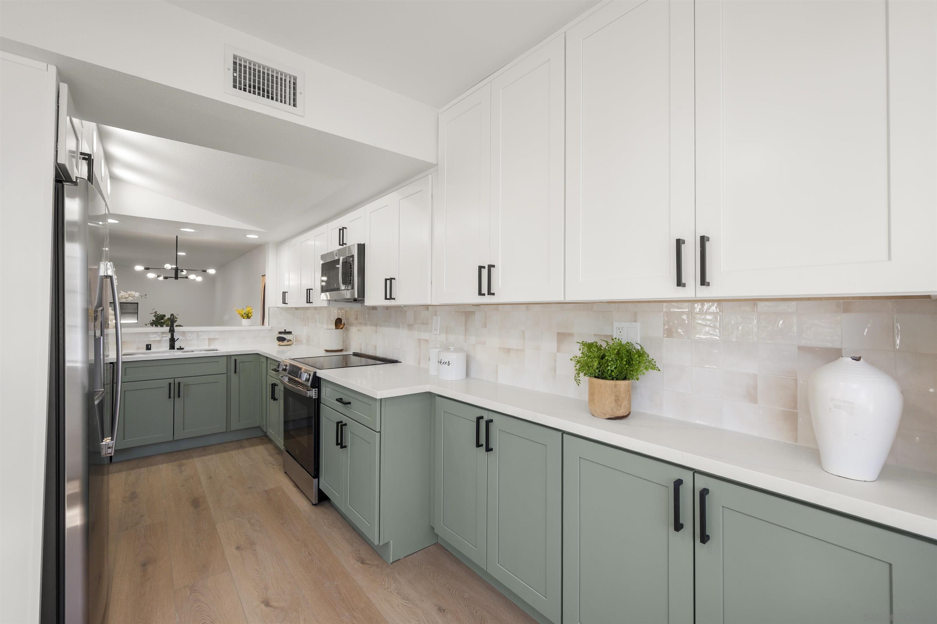 Detail Gallery Image 8 of 36 For 3631  Mission Mesa Way, San Diego,  CA 92120 - 3 Beds | 2/1 Baths