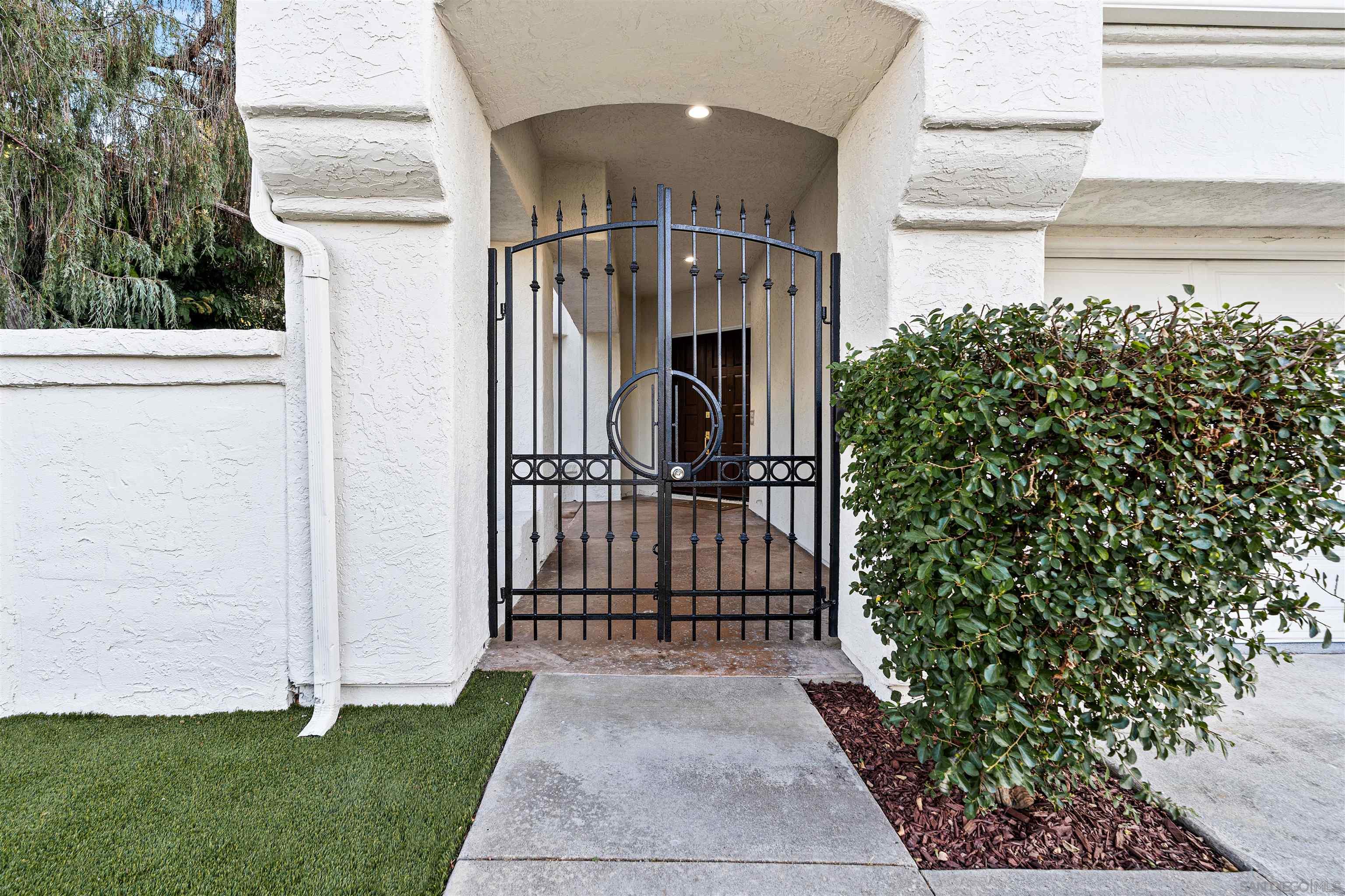 Detail Gallery Image 4 of 75 For 4943  Marin Dr, Oceanside,  CA 92056 - 5 Beds | 3/1 Baths