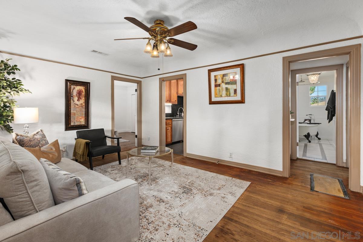 Front Image Thumbnail for SD250045184