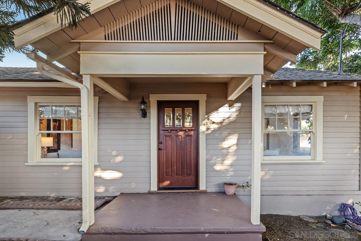 Detail Gallery Image 2 of 29 For 2707  Sweetwater Rd, Spring Valley,  CA 91977 - 3 Beds | 2 Baths