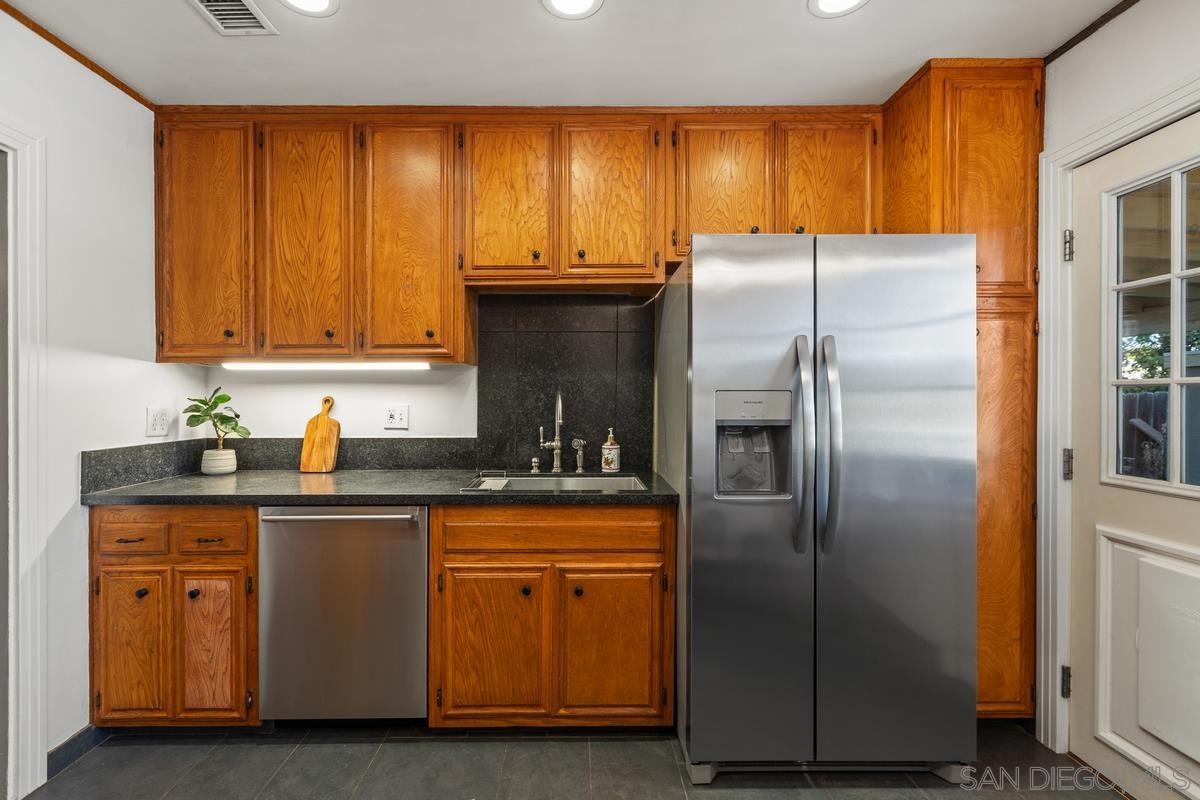 Detail Gallery Image 12 of 29 For 2707  Sweetwater Rd, Spring Valley,  CA 91977 - 3 Beds | 2 Baths