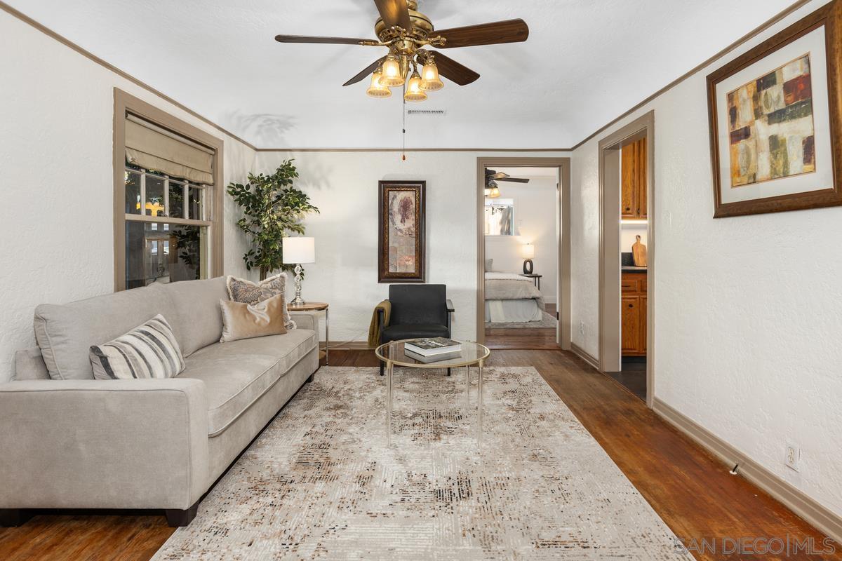 Detail Gallery Image 3 of 29 For 2707  Sweetwater Rd, Spring Valley,  CA 91977 - 3 Beds | 2 Baths