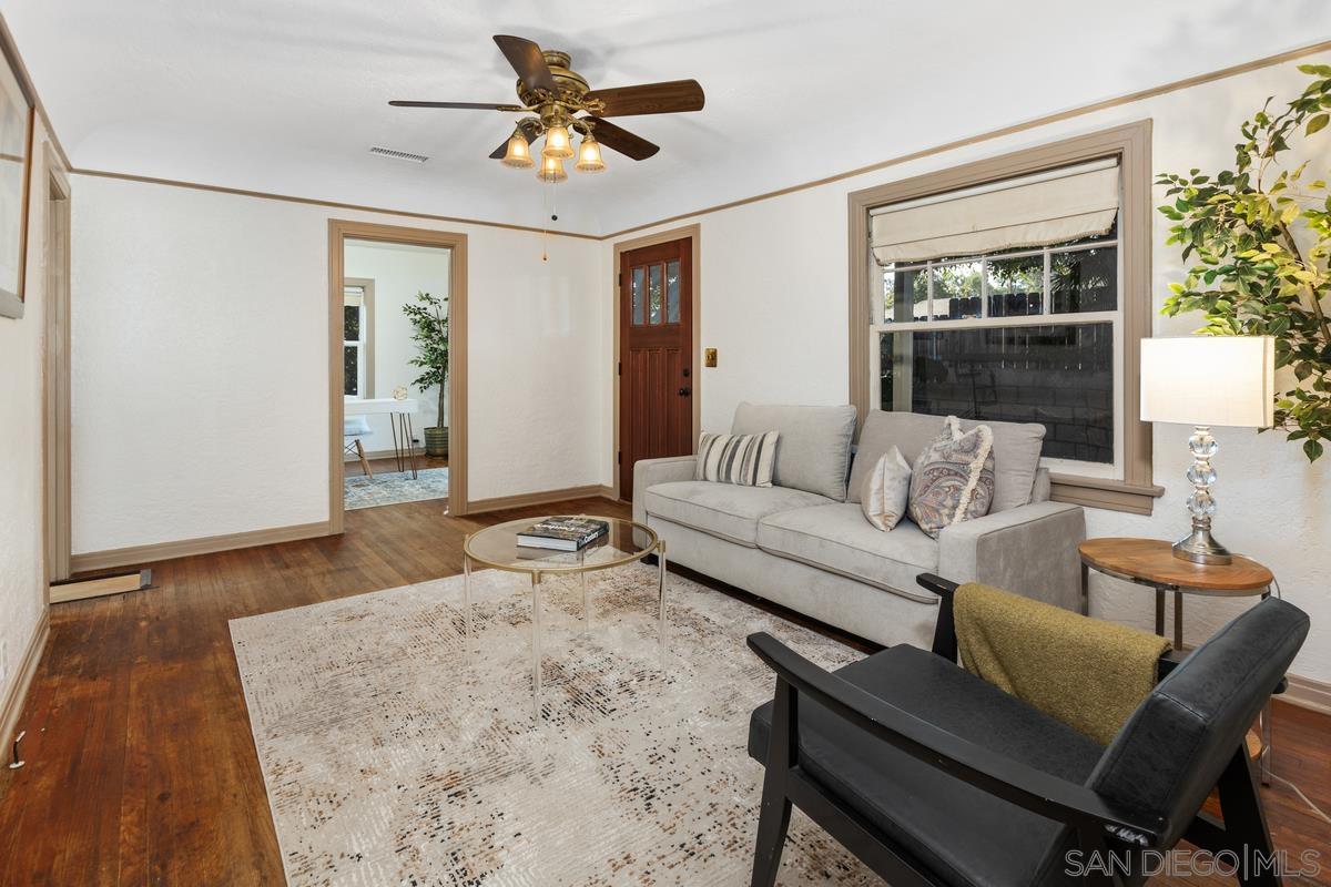 Detail Gallery Image 4 of 29 For 2707  Sweetwater Rd, Spring Valley,  CA 91977 - 3 Beds | 2 Baths