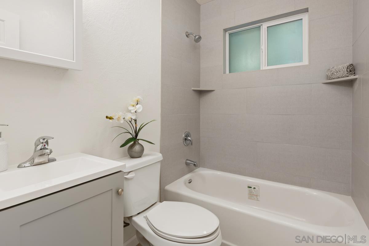 Detail Gallery Image 8 of 29 For 2707  Sweetwater Rd, Spring Valley,  CA 91977 - 3 Beds | 2 Baths