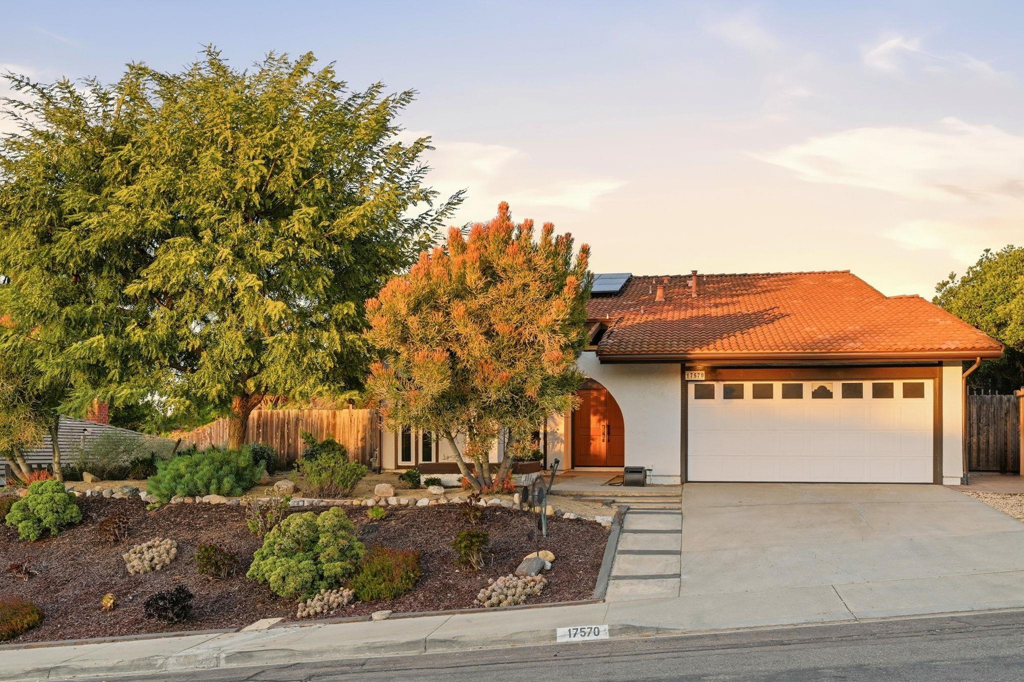 Detail Gallery Image 2 of 41 For 17570  Montero Rd, San Diego,  CA 92128 - 5 Beds | 3 Baths