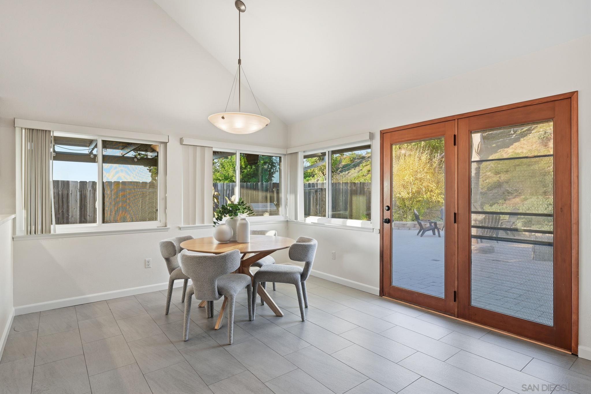 Detail Gallery Image 15 of 41 For 17570  Montero Rd, San Diego,  CA 92128 - 5 Beds | 3 Baths