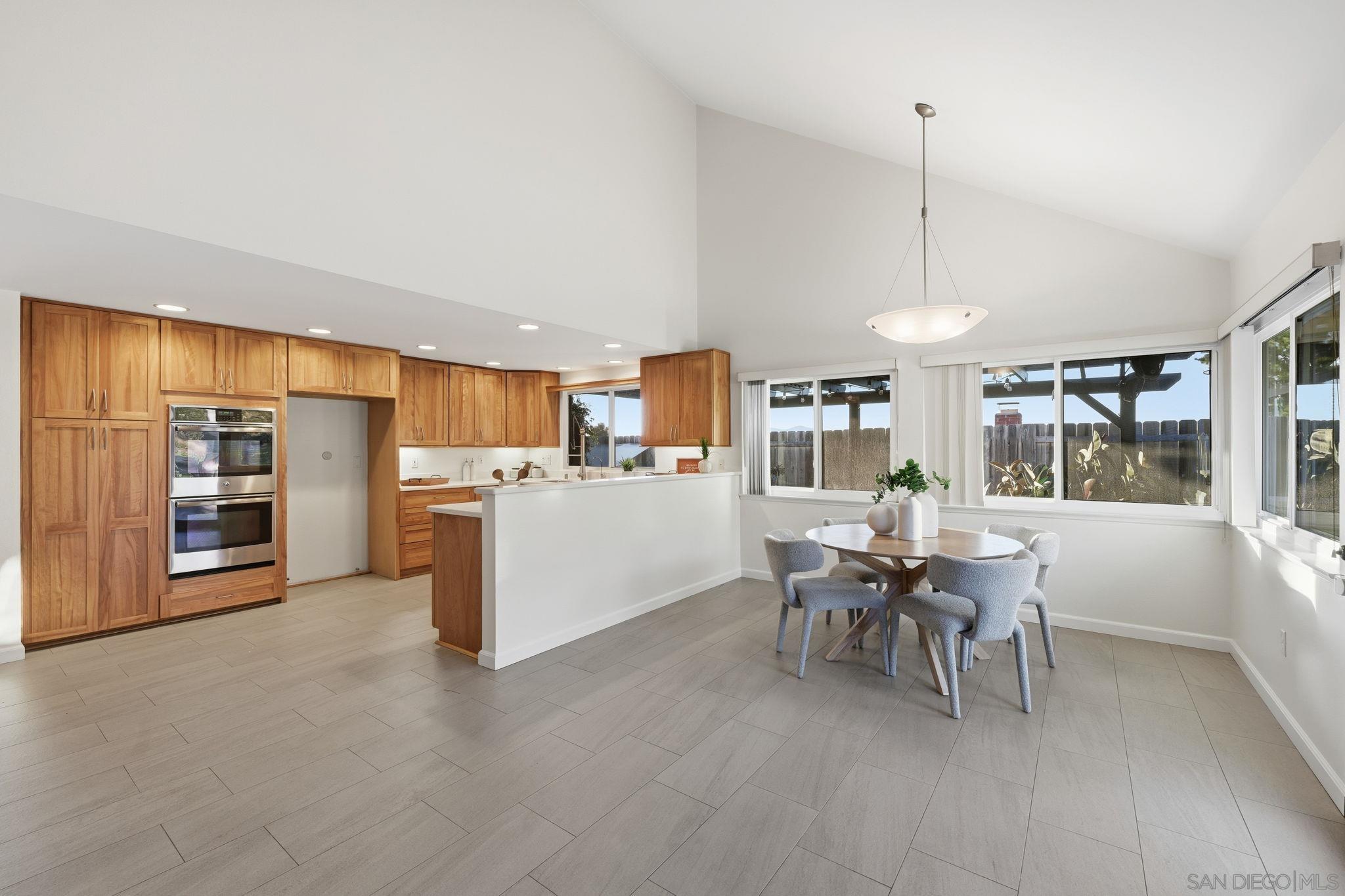 Detail Gallery Image 9 of 41 For 17570  Montero Rd, San Diego,  CA 92128 - 5 Beds | 3 Baths