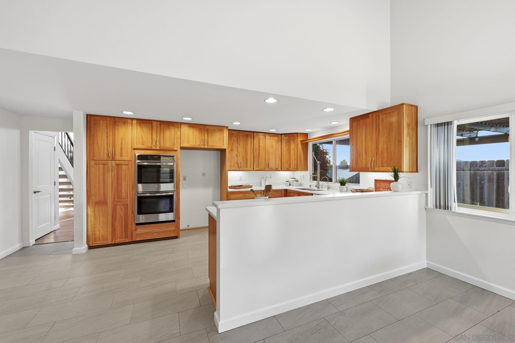 Detail Gallery Image 10 of 41 For 17570  Montero Rd, San Diego,  CA 92128 - 5 Beds | 3 Baths