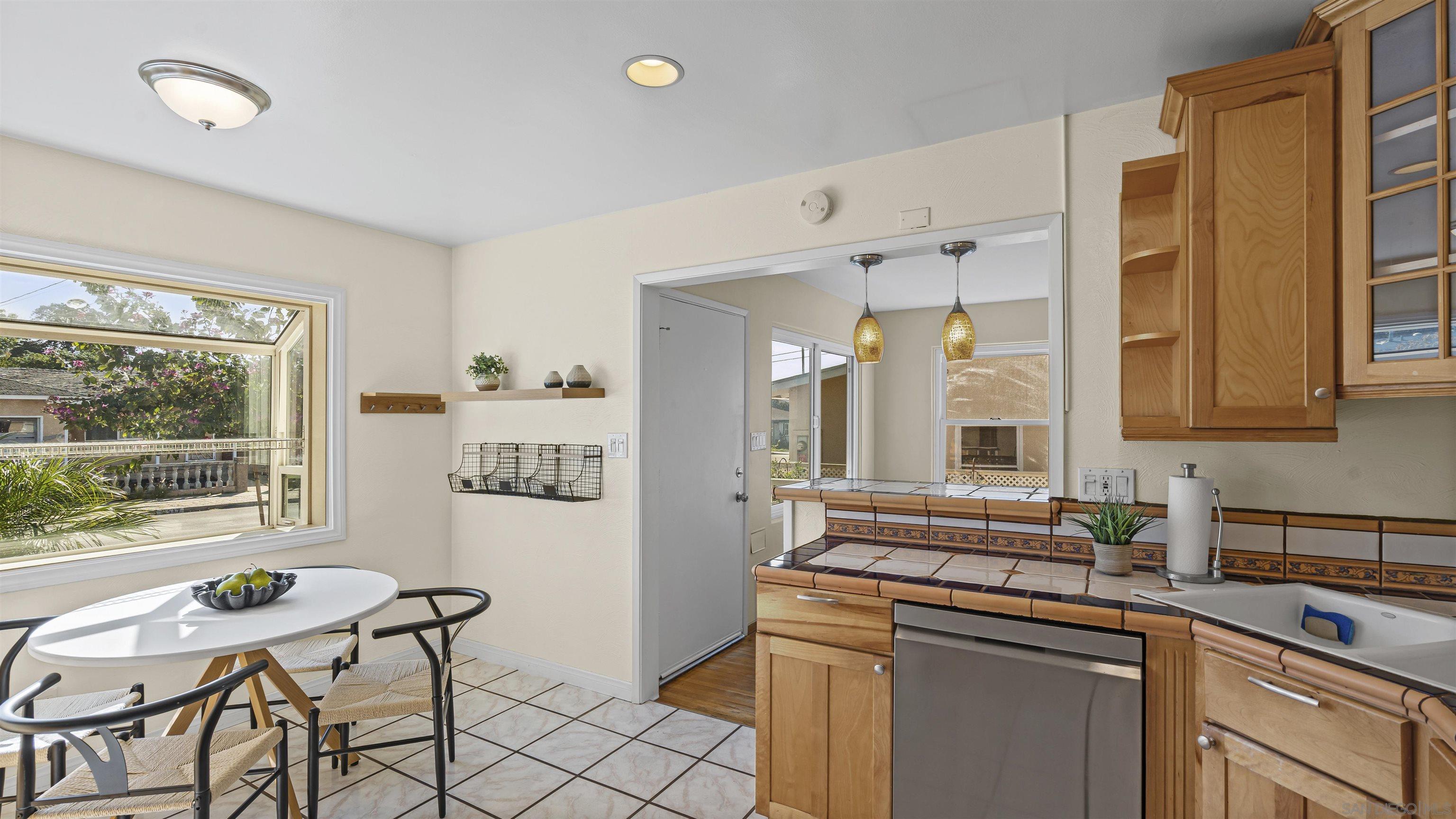 Detail Gallery Image 12 of 38 For 2532  Baily Ave, San Diego,  CA 92105 - 3 Beds | 2 Baths