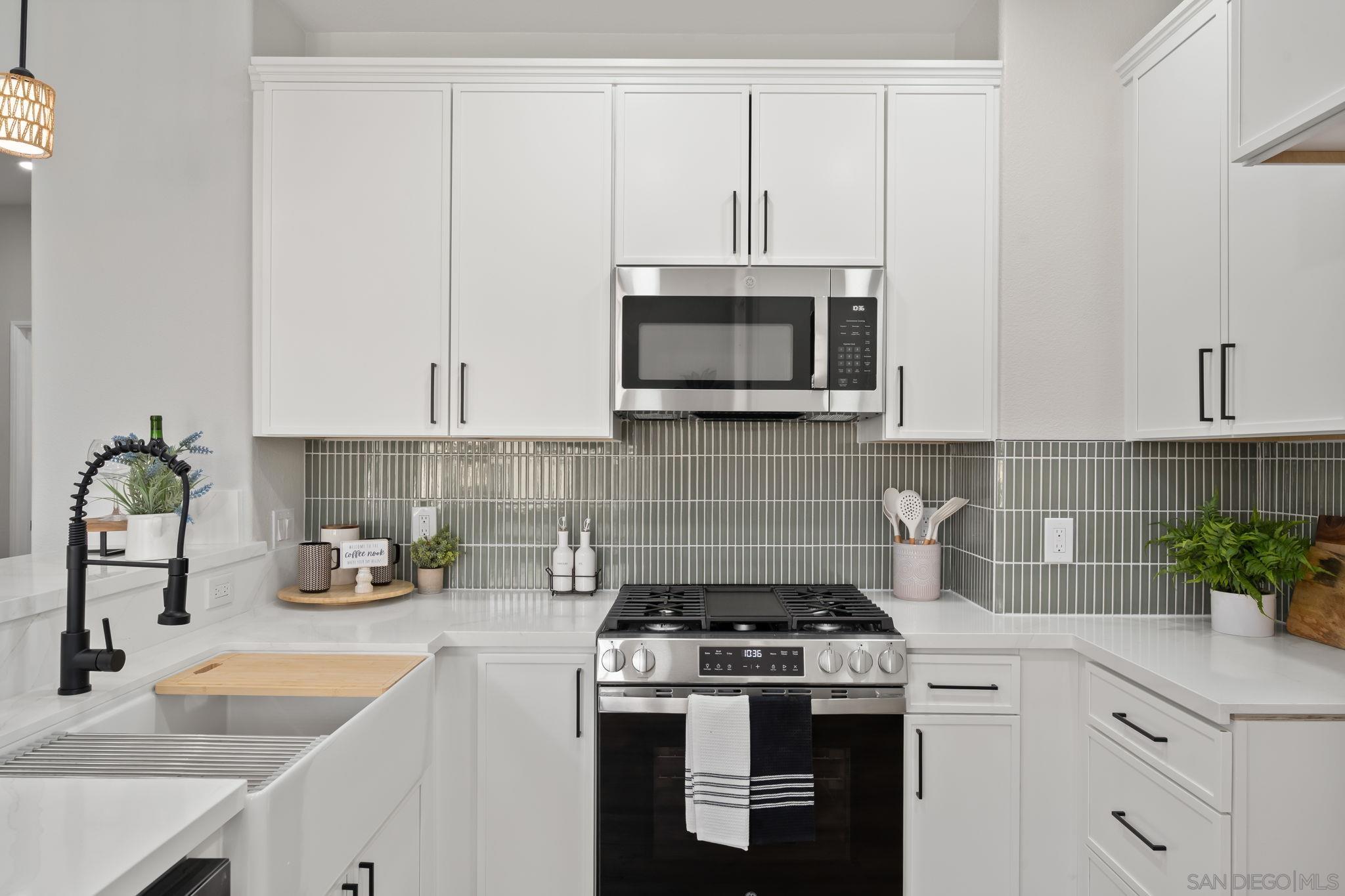 Detail Gallery Image 10 of 30 For 12665  Creekview Dr  #140,  San Diego,  CA 92128 - 3 Beds | 2 Baths