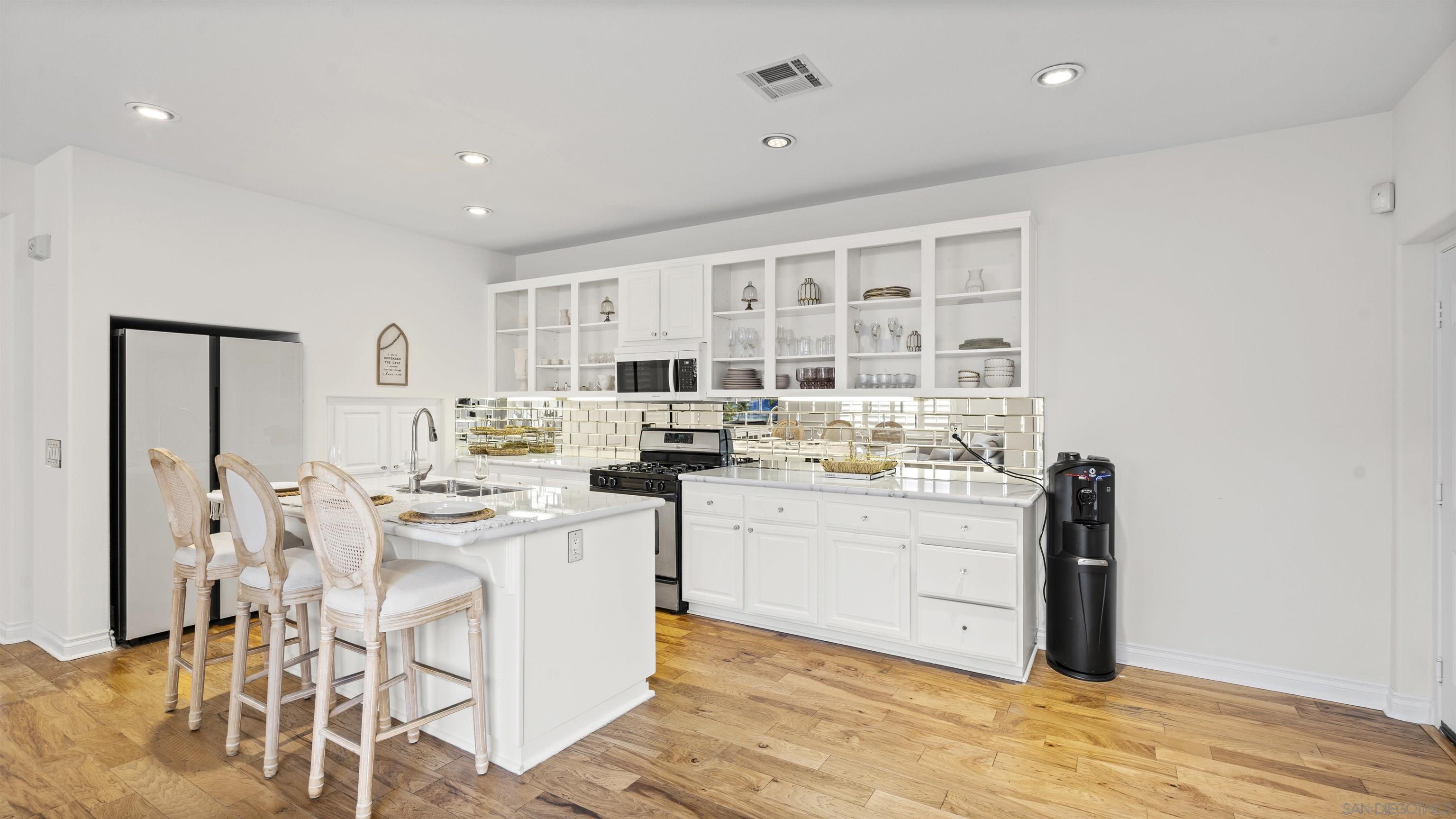 Detail Gallery Image 10 of 29 For 1550  Dusk Sky Lane, Chula Vista,  CA 91915 - 3 Beds | 2/1 Baths