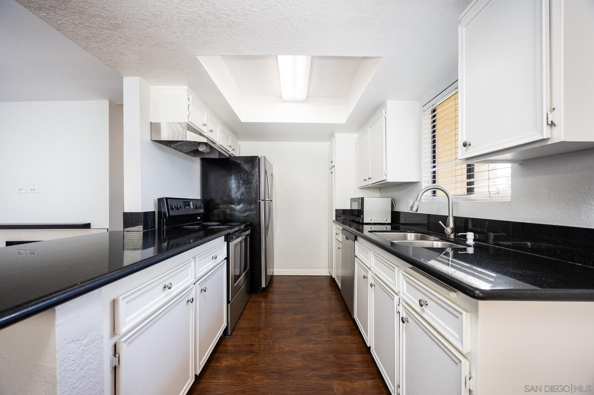 Detail Gallery Image 7 of 26 For 2852  C St  #UNIT 5,  San Diego,  CA 92102 - 2 Beds | 2 Baths